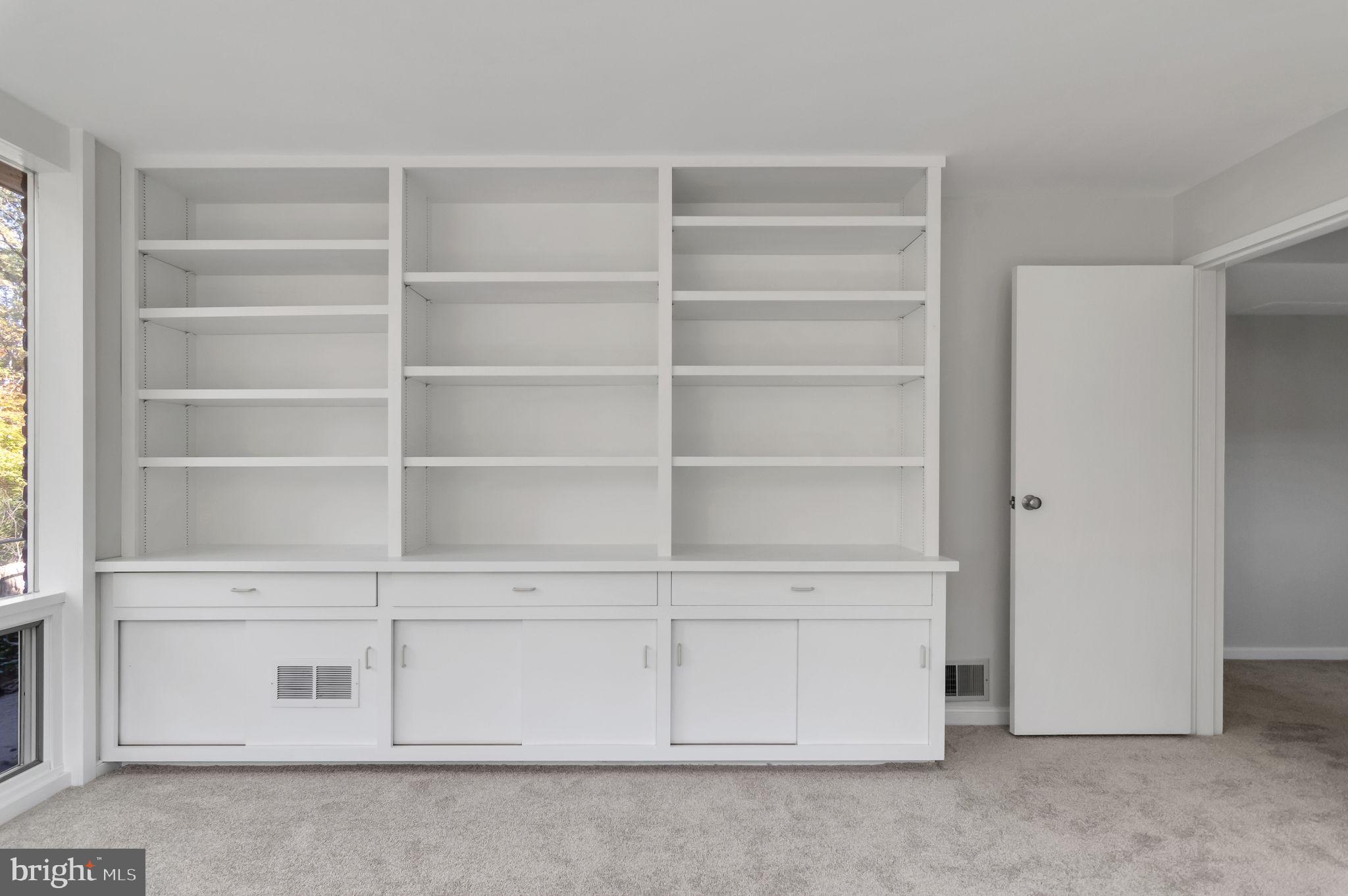 HOLLIN HILLS - Residential Lease