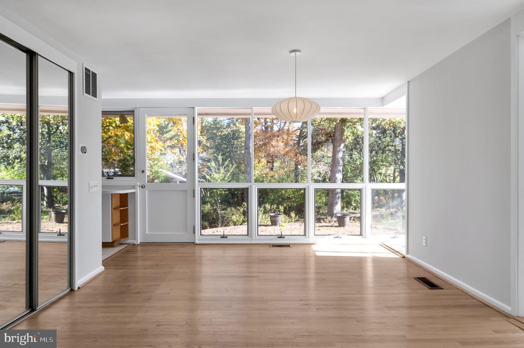 HOLLIN HILLS - Residential Lease