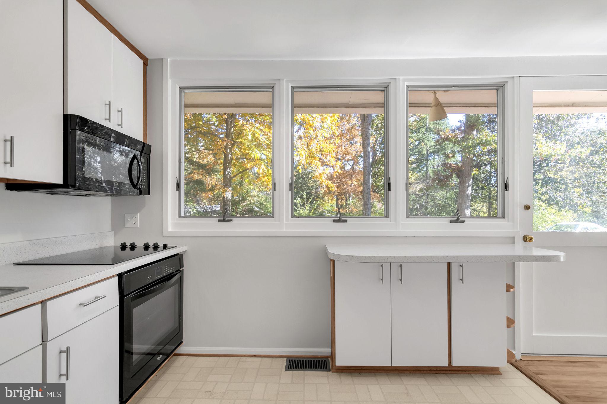 HOLLIN HILLS - Residential Lease