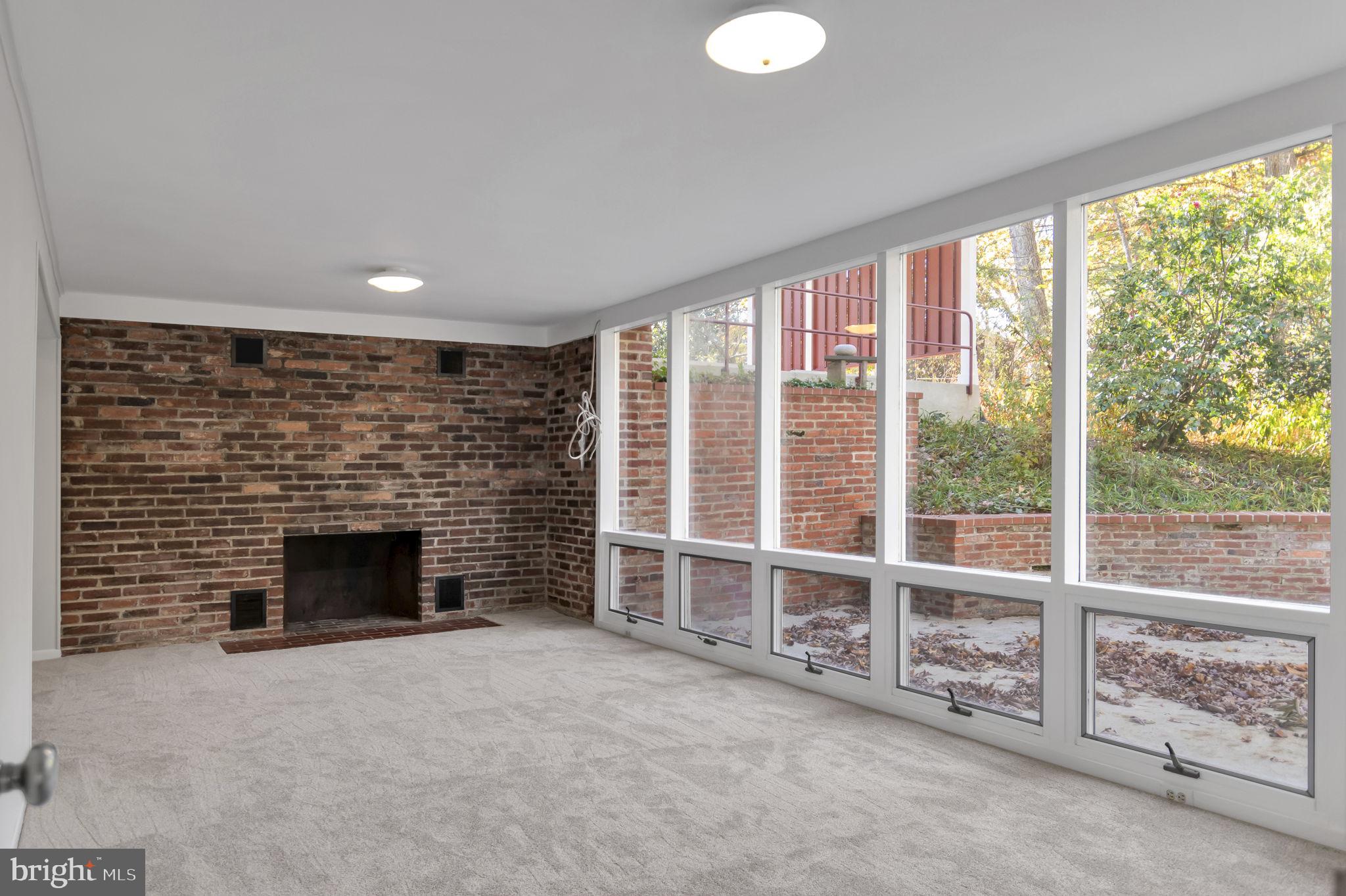 HOLLIN HILLS - Residential Lease