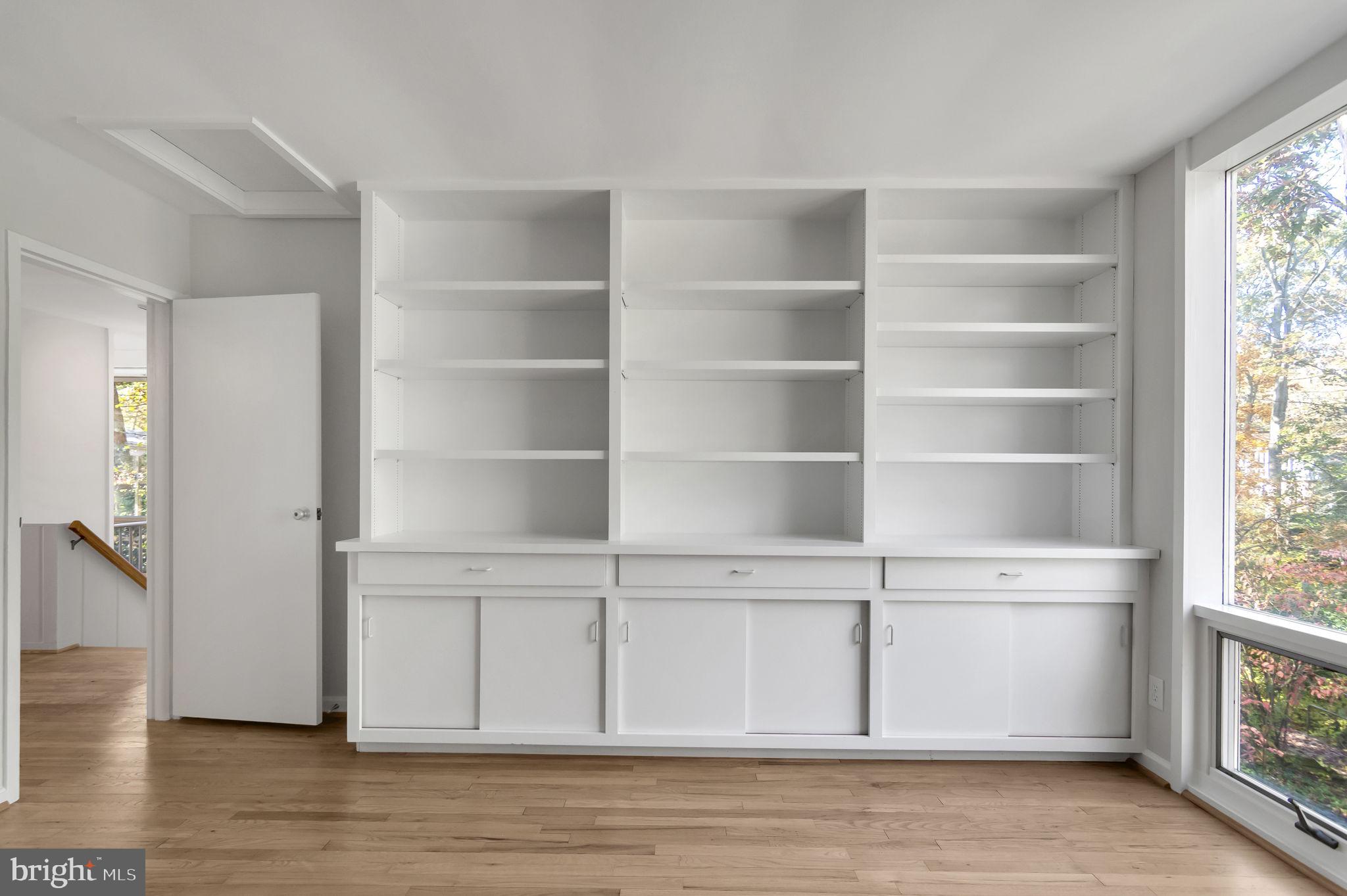 HOLLIN HILLS - Residential Lease