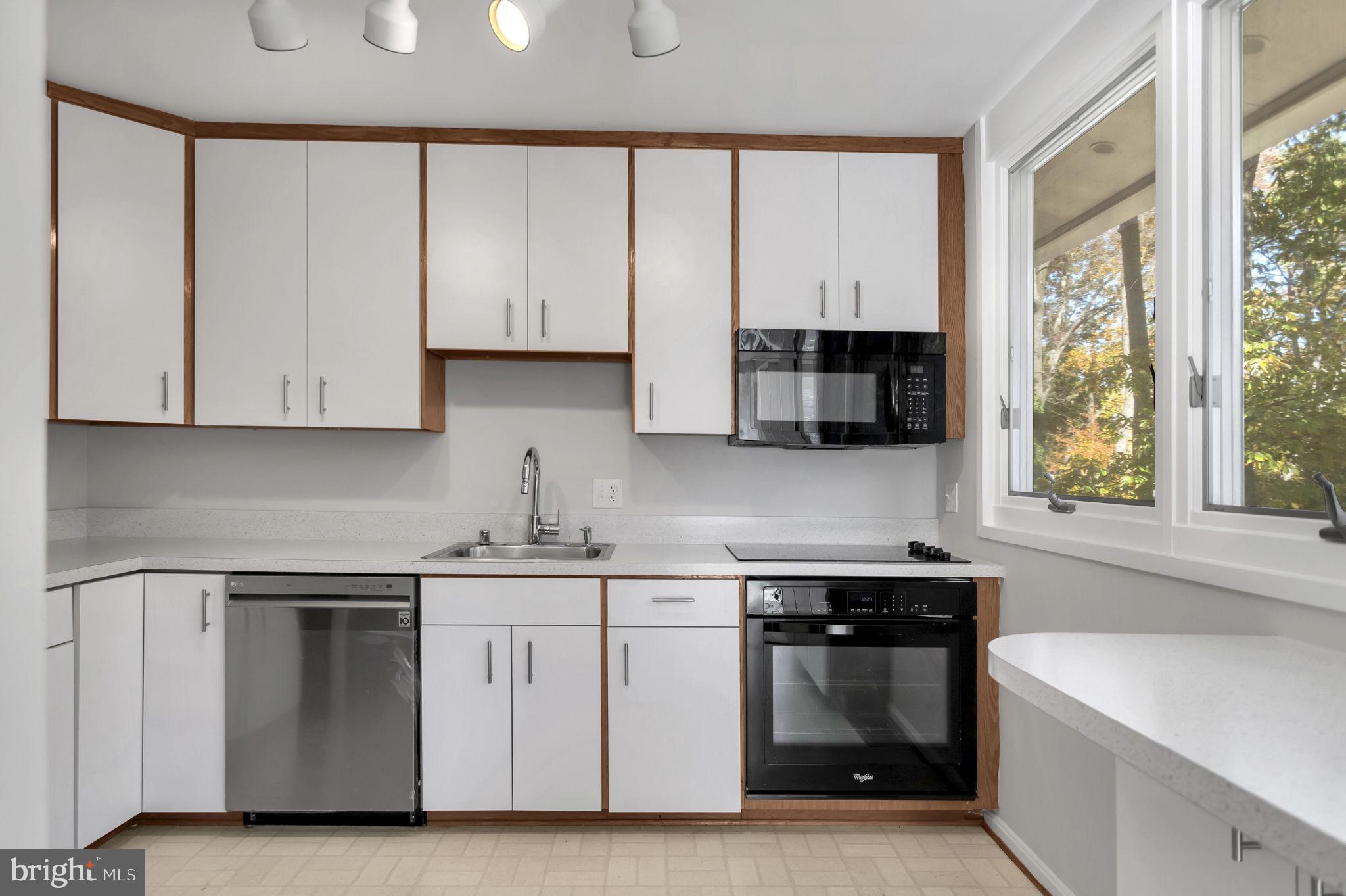 HOLLIN HILLS - Residential Lease