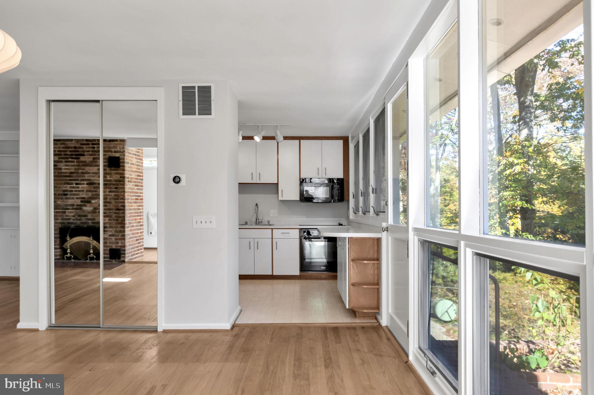 HOLLIN HILLS - Residential Lease