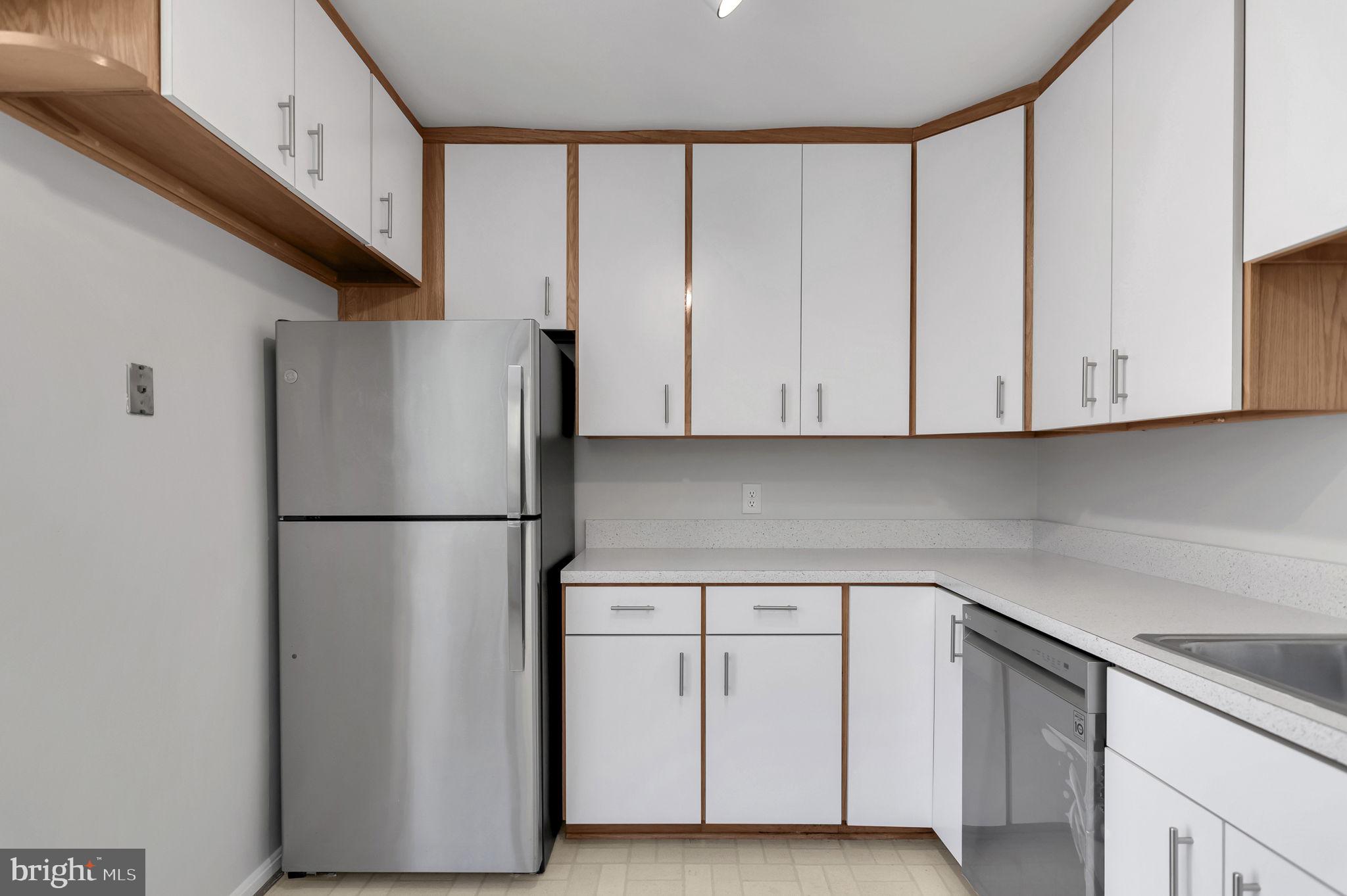 HOLLIN HILLS - Residential Lease