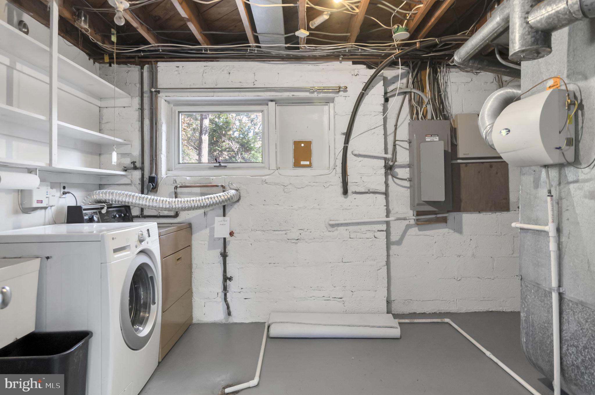 HOLLIN HILLS - Residential Lease