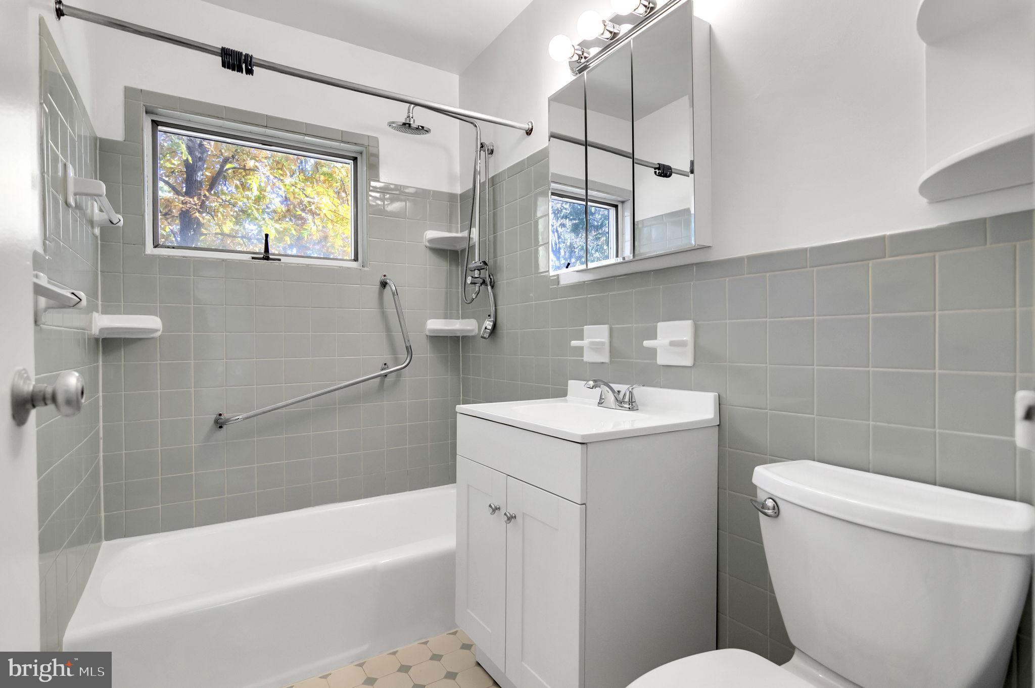 HOLLIN HILLS - Residential Lease