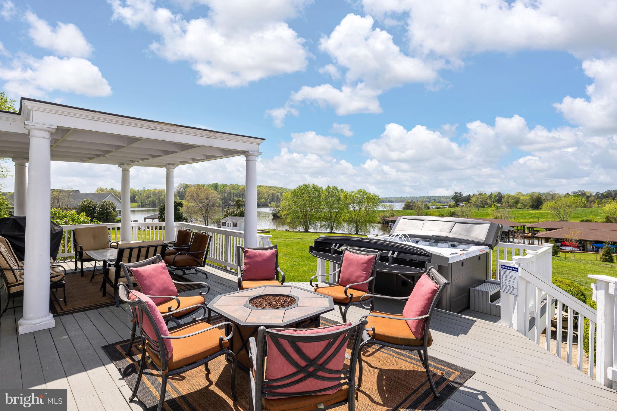 TWIN OAKS - Residential