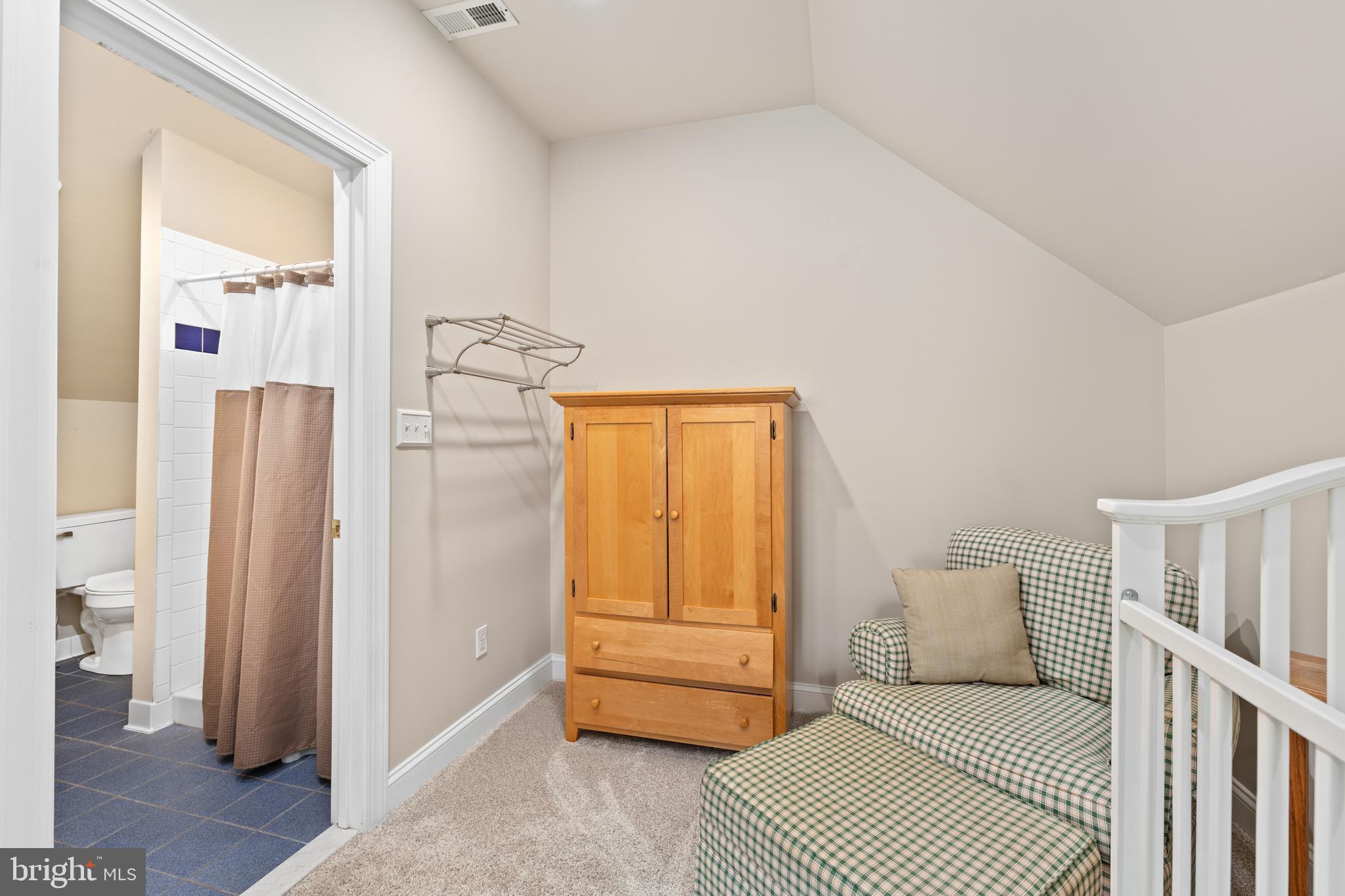 TWIN OAKS - Residential