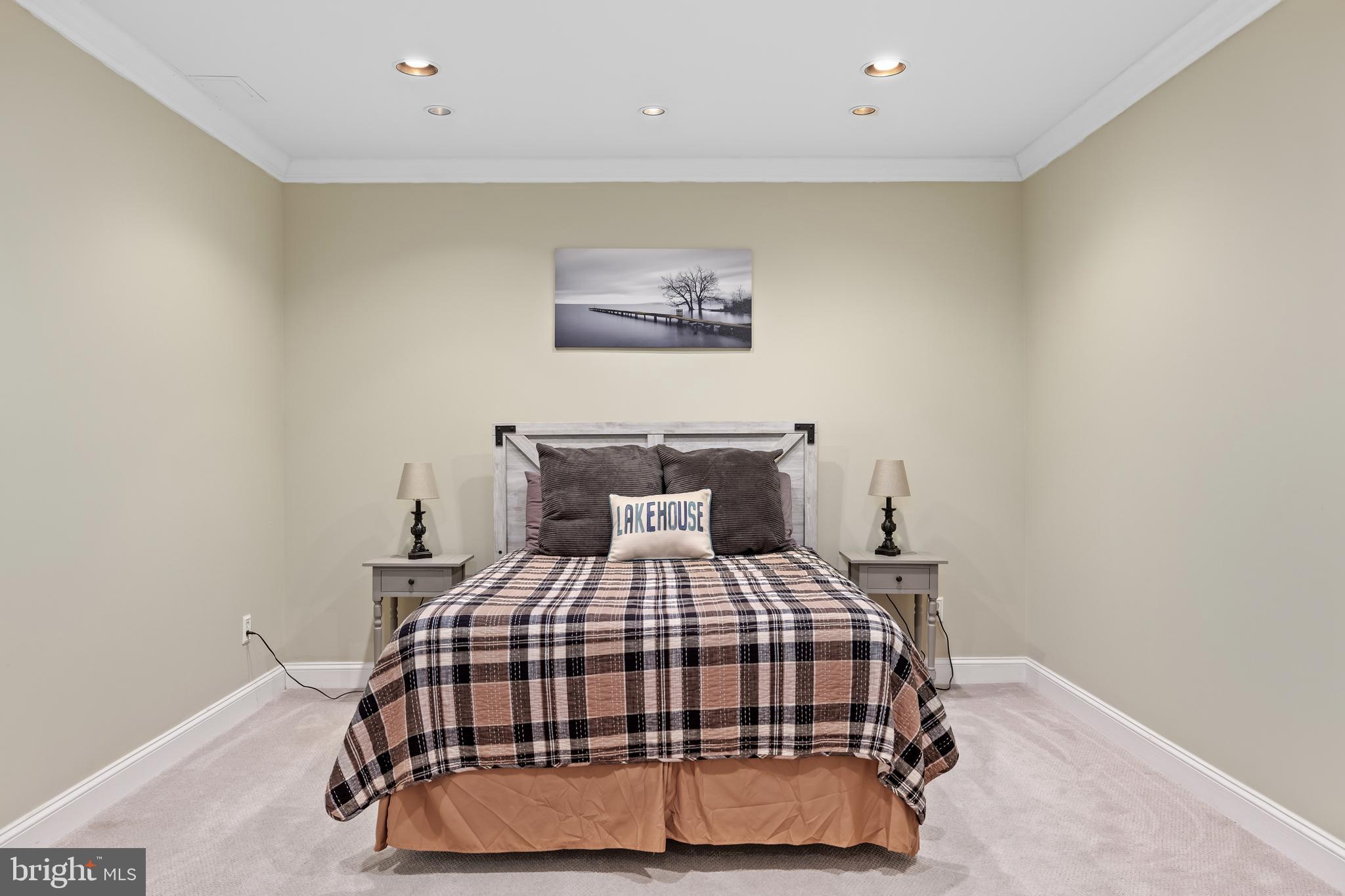 TWIN OAKS - Residential