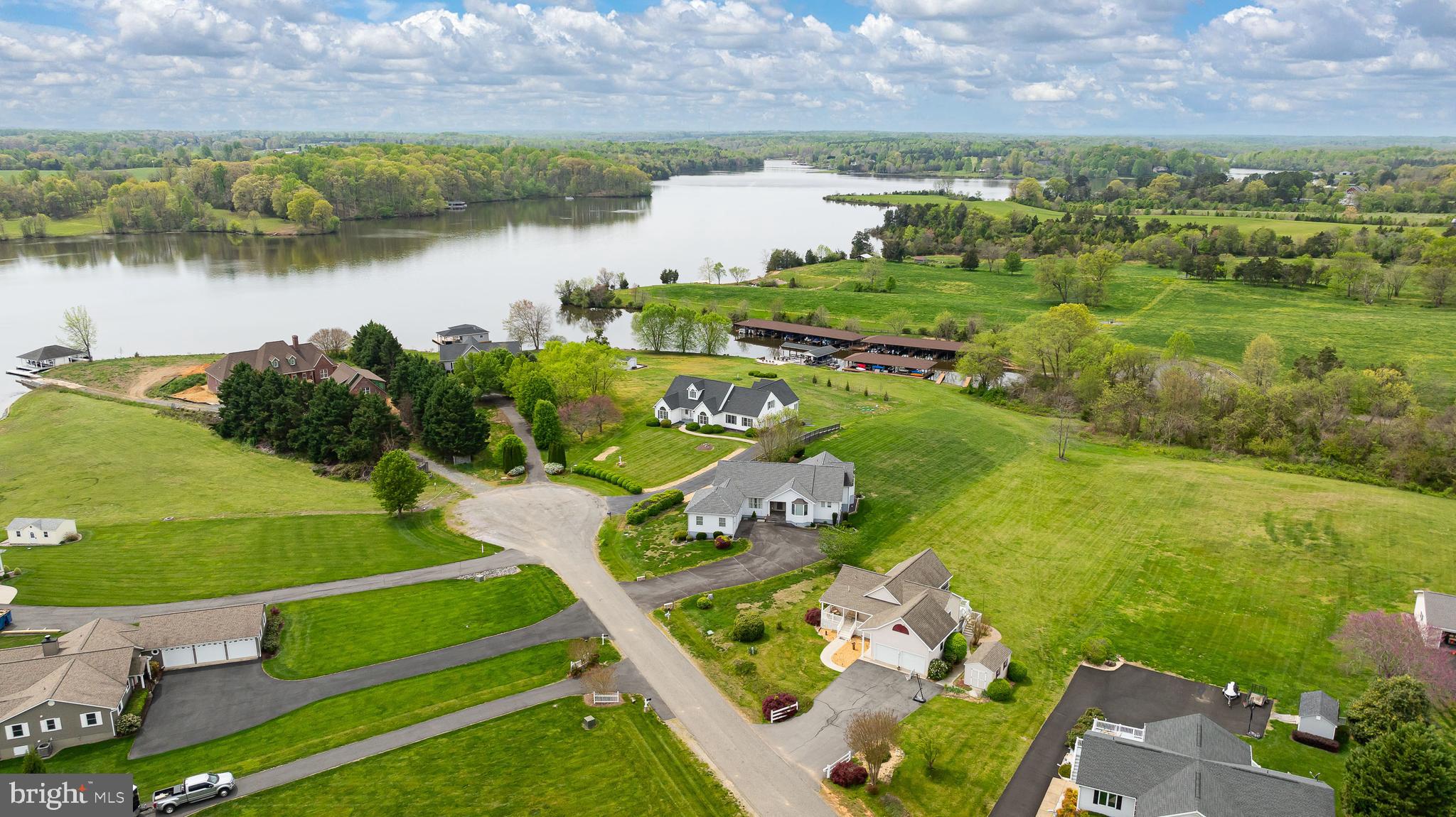 TWIN OAKS - Residential