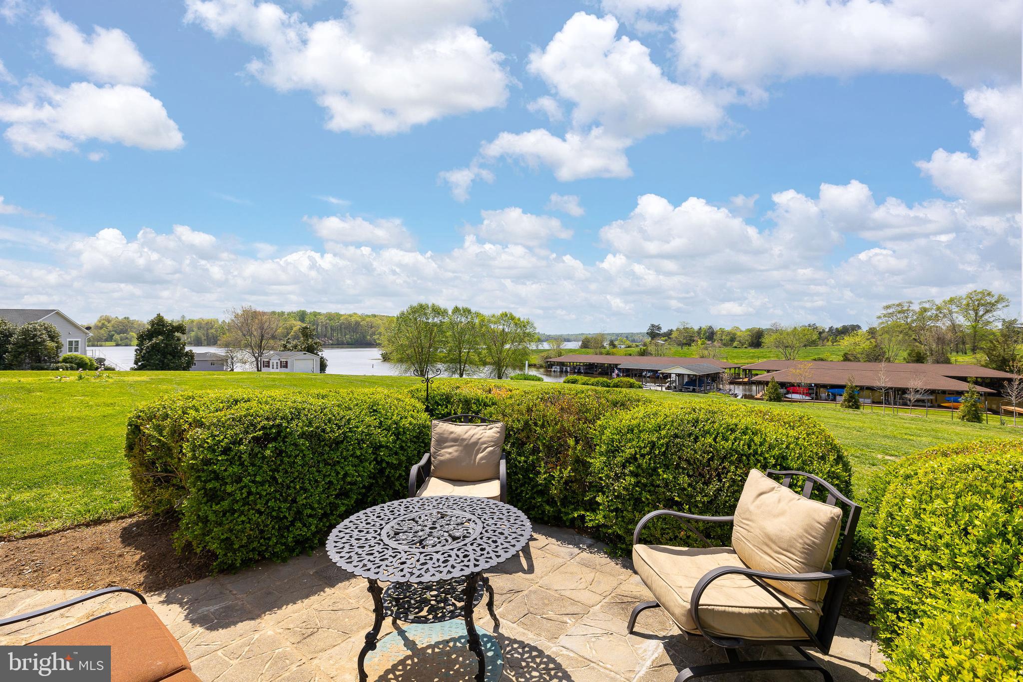 TWIN OAKS - Residential