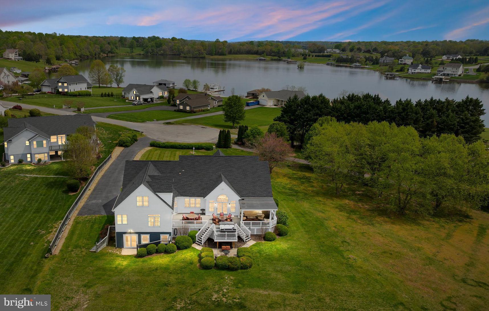 TWIN OAKS - Residential