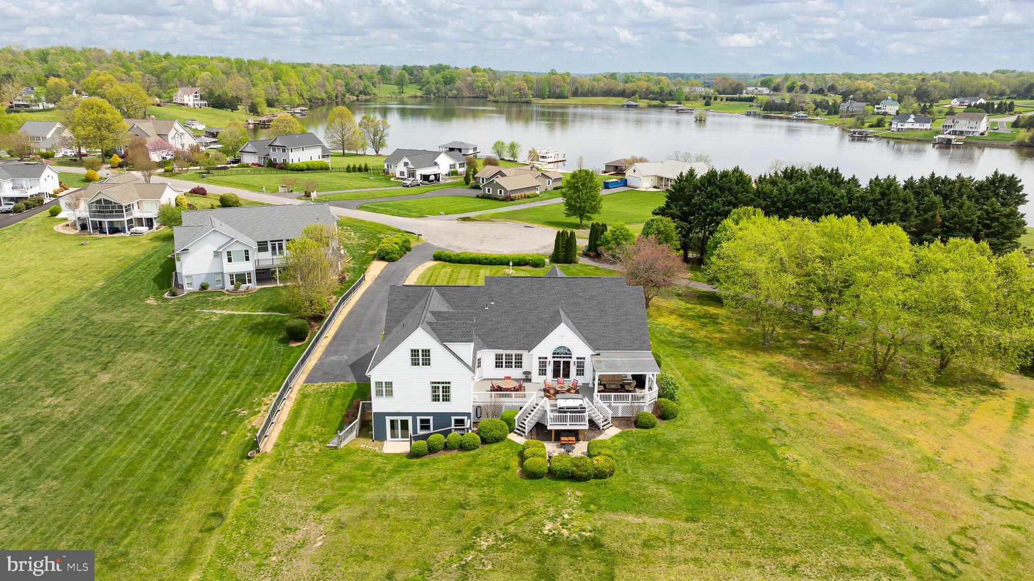 TWIN OAKS - Residential