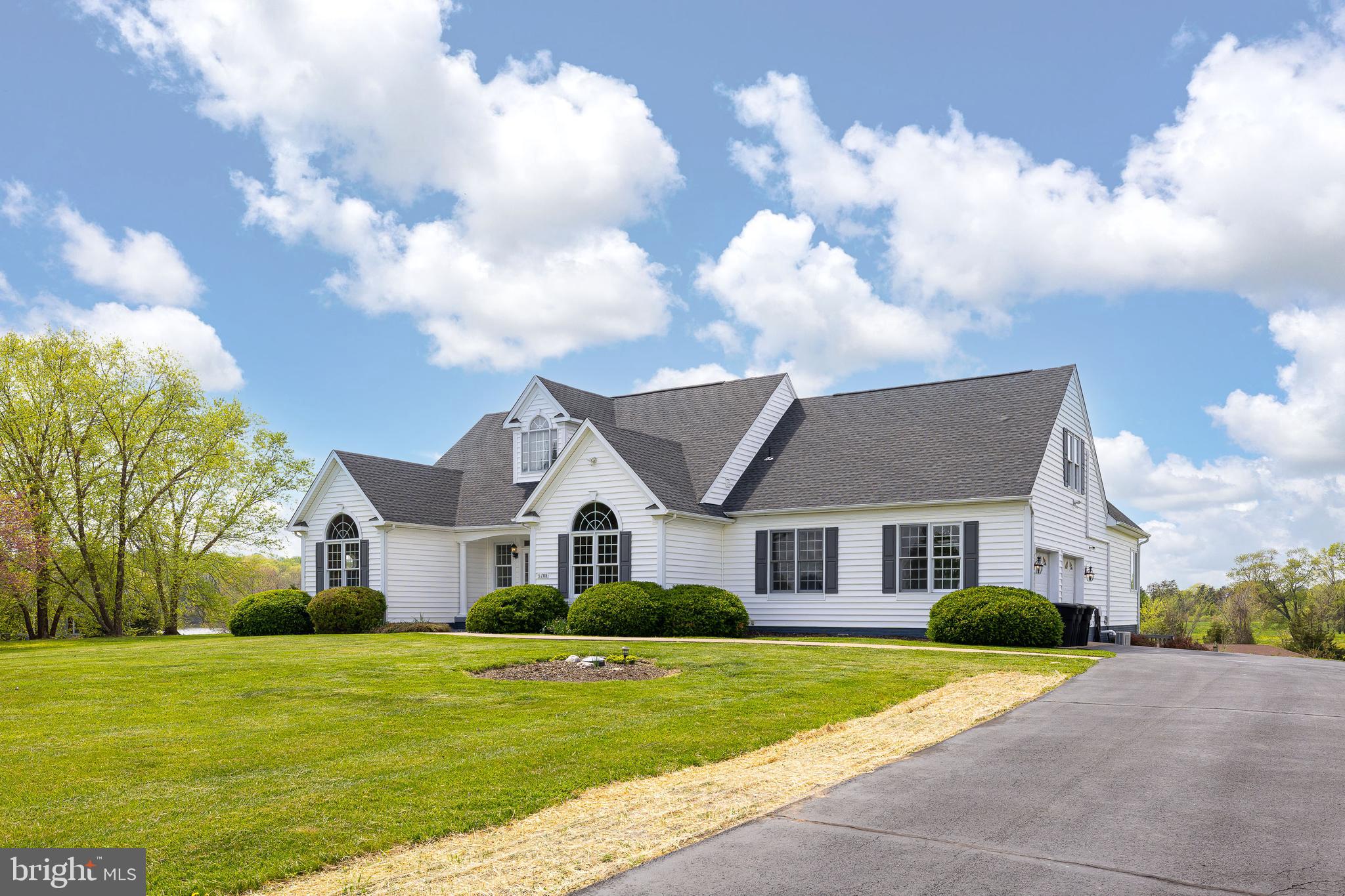 TWIN OAKS - Residential