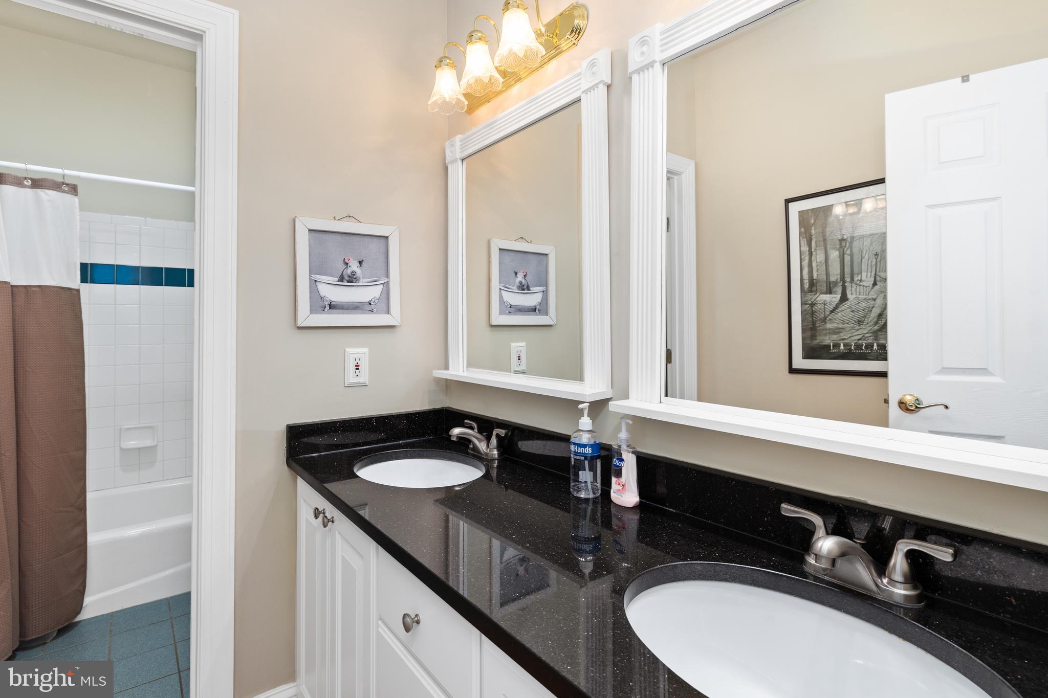 TWIN OAKS - Residential