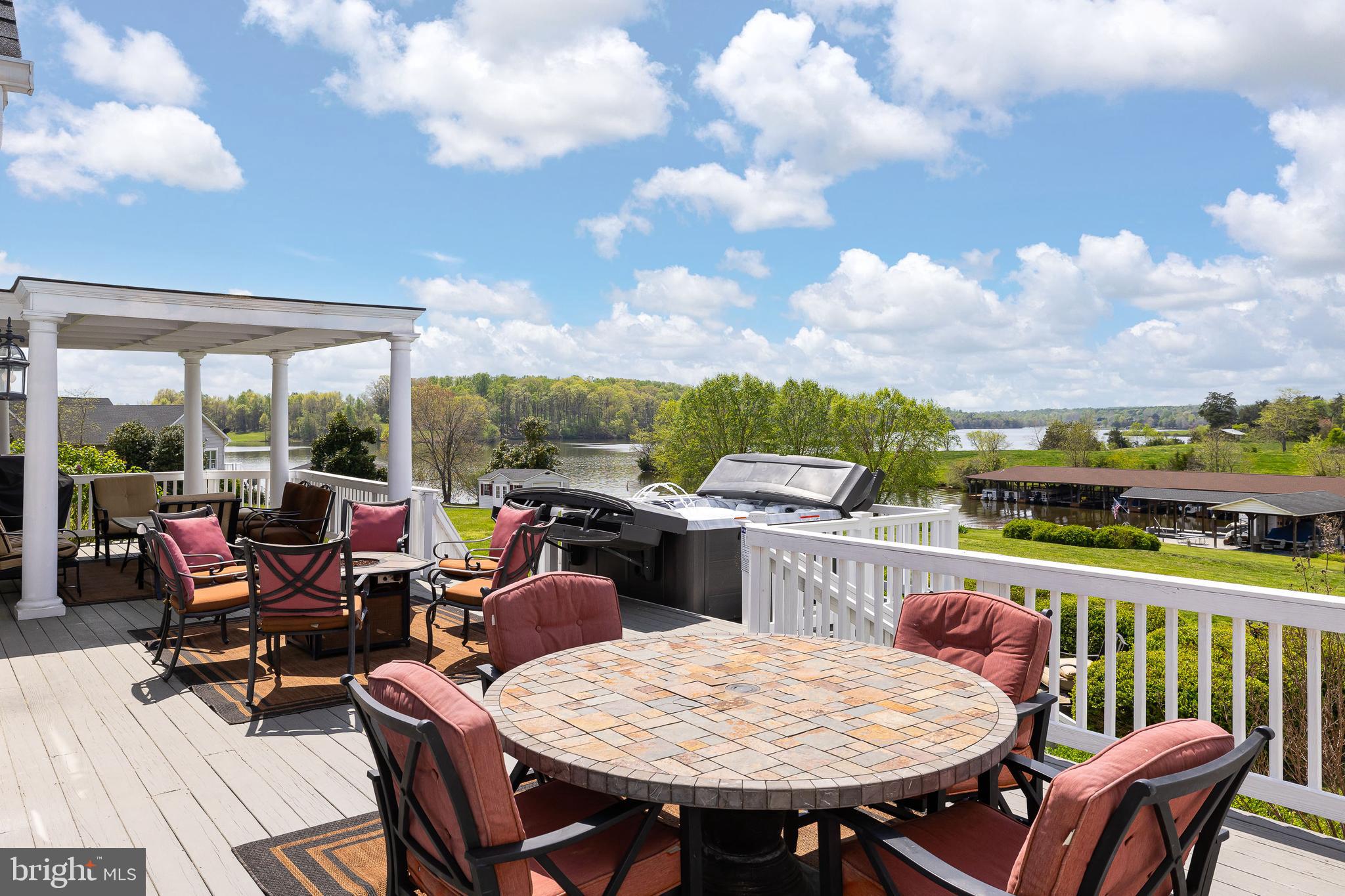 TWIN OAKS - Residential