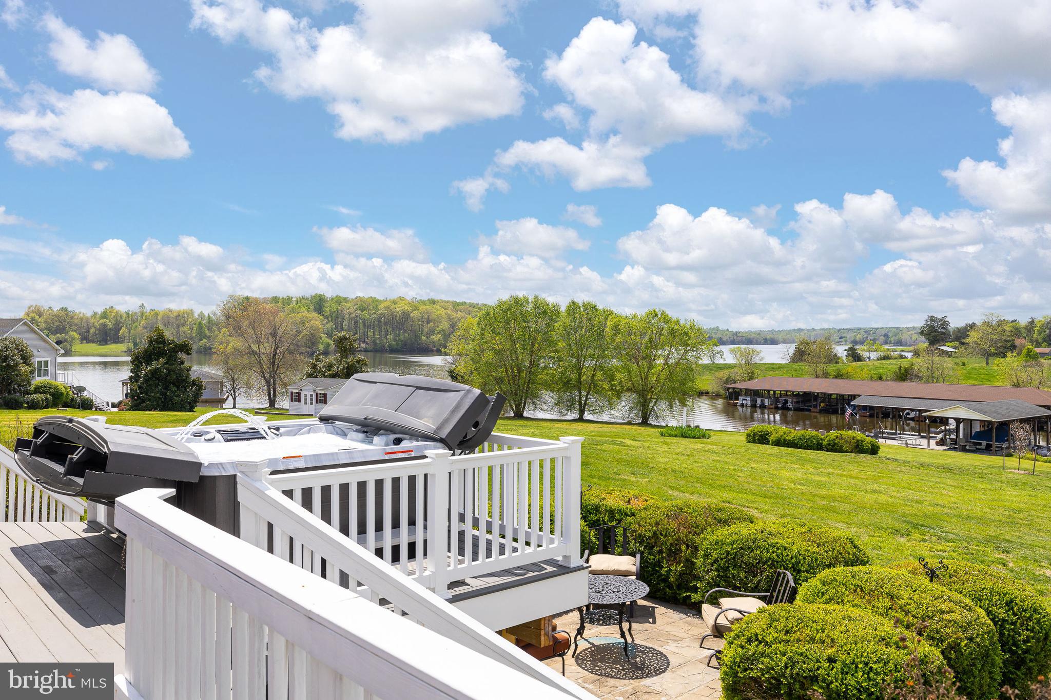 TWIN OAKS - Residential