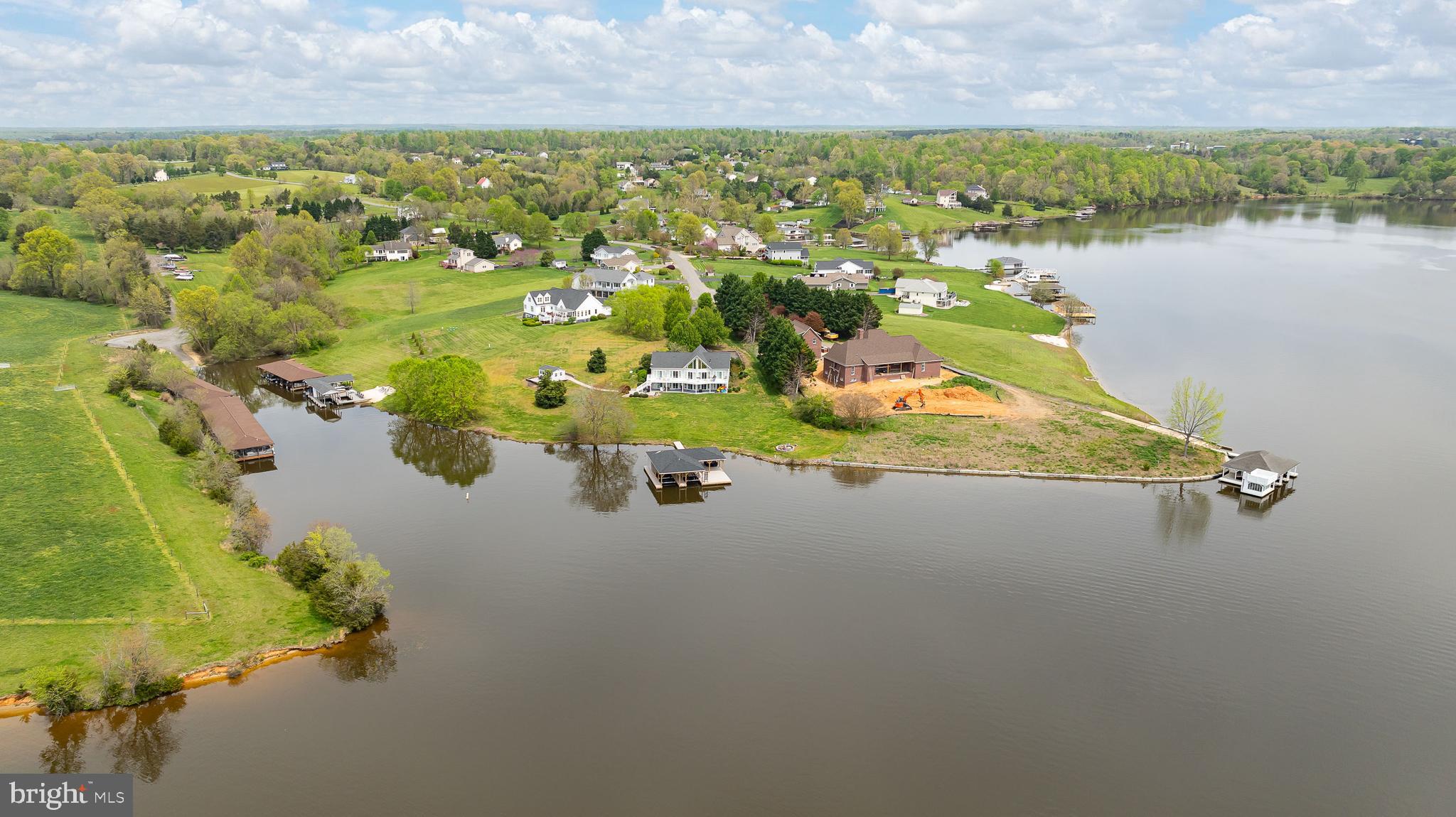 TWIN OAKS - Residential