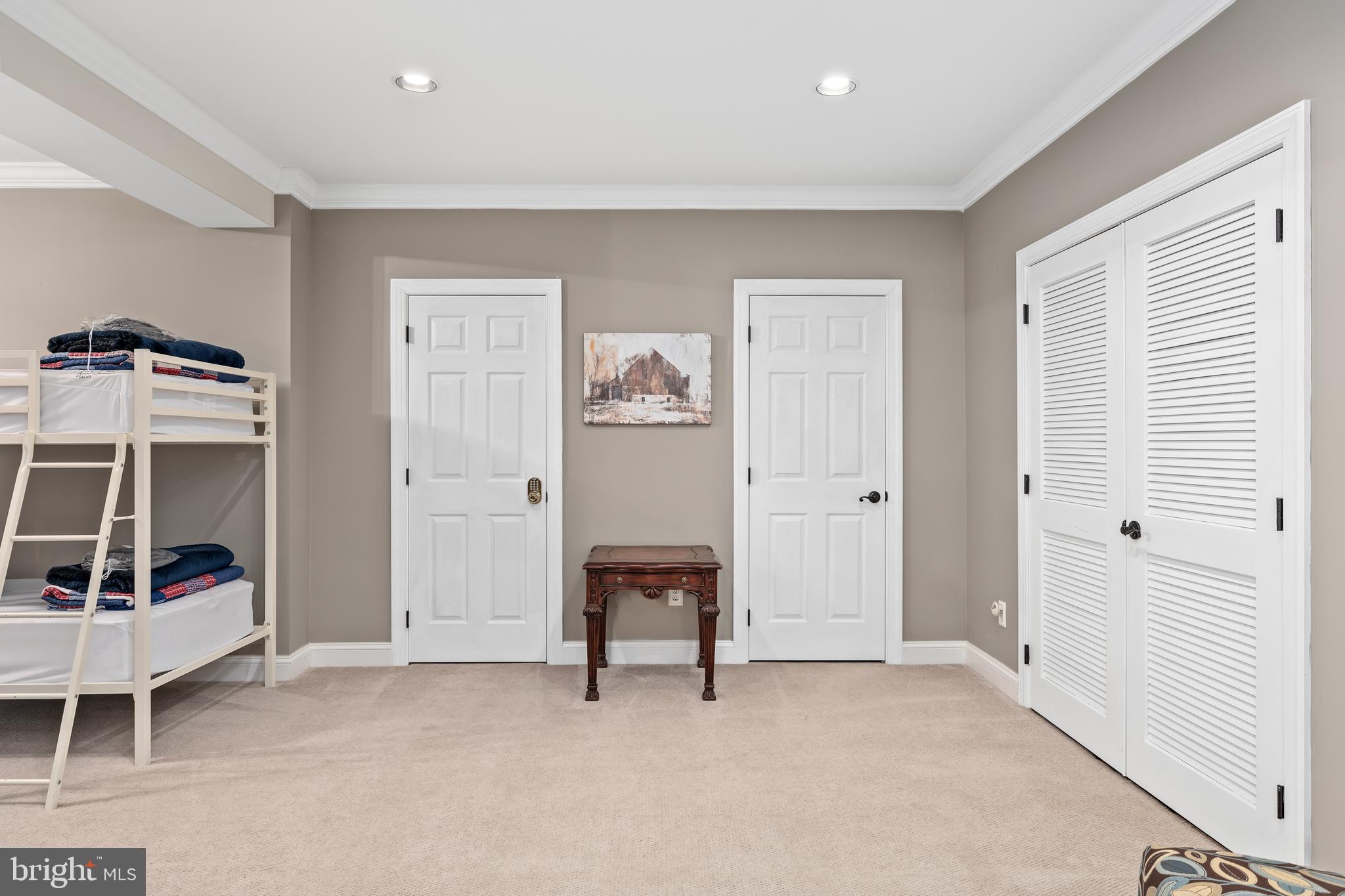 TWIN OAKS - Residential