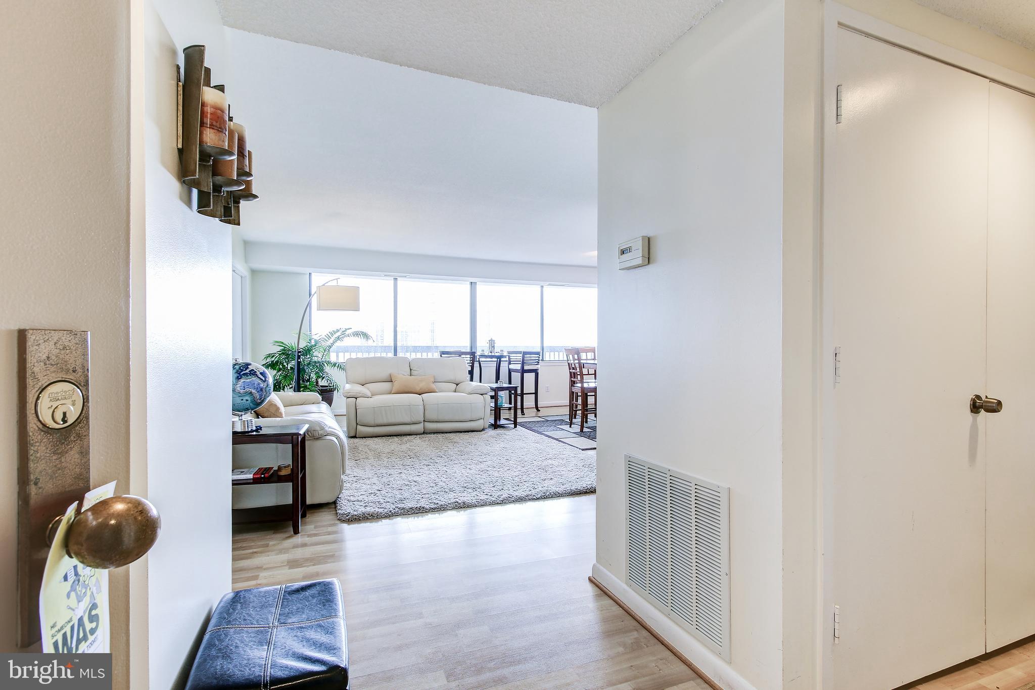 SKYLINE HOUSE - Residential