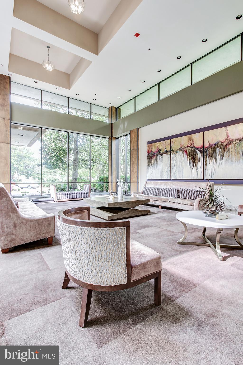 SKYLINE HOUSE - Residential