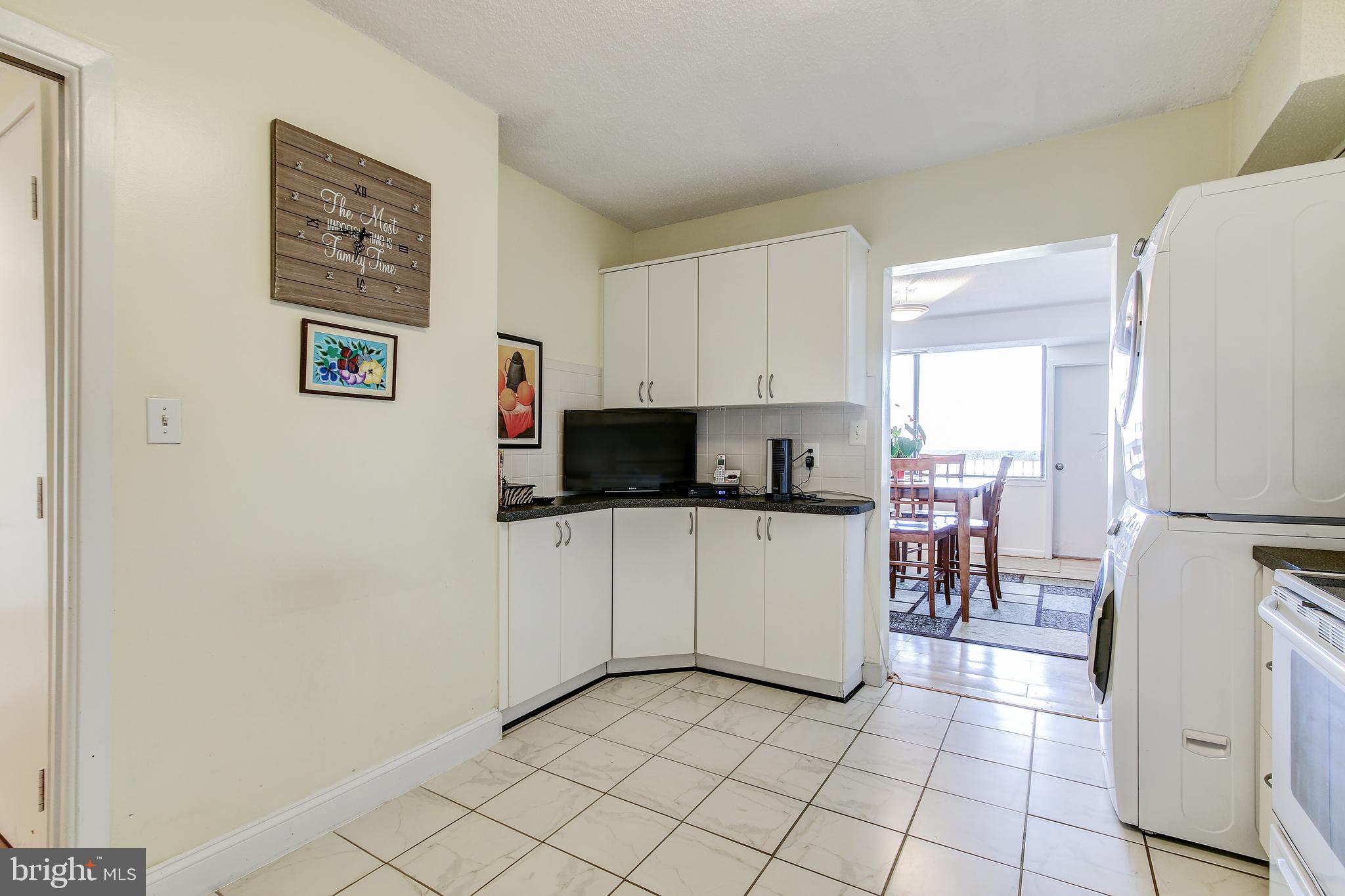 SKYLINE HOUSE - Residential