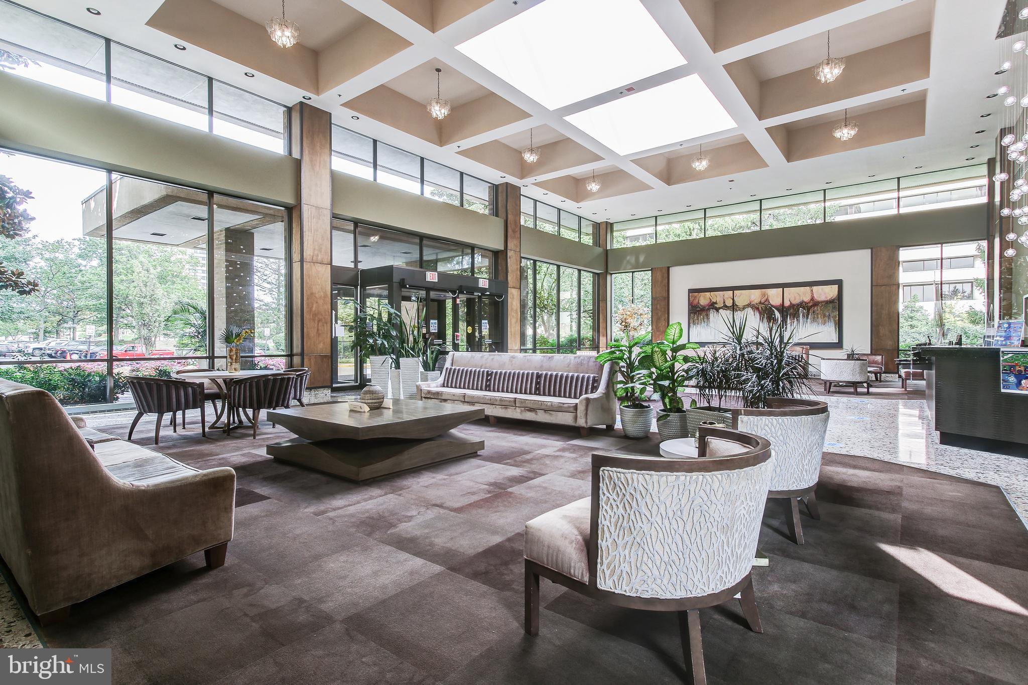 SKYLINE HOUSE - Residential