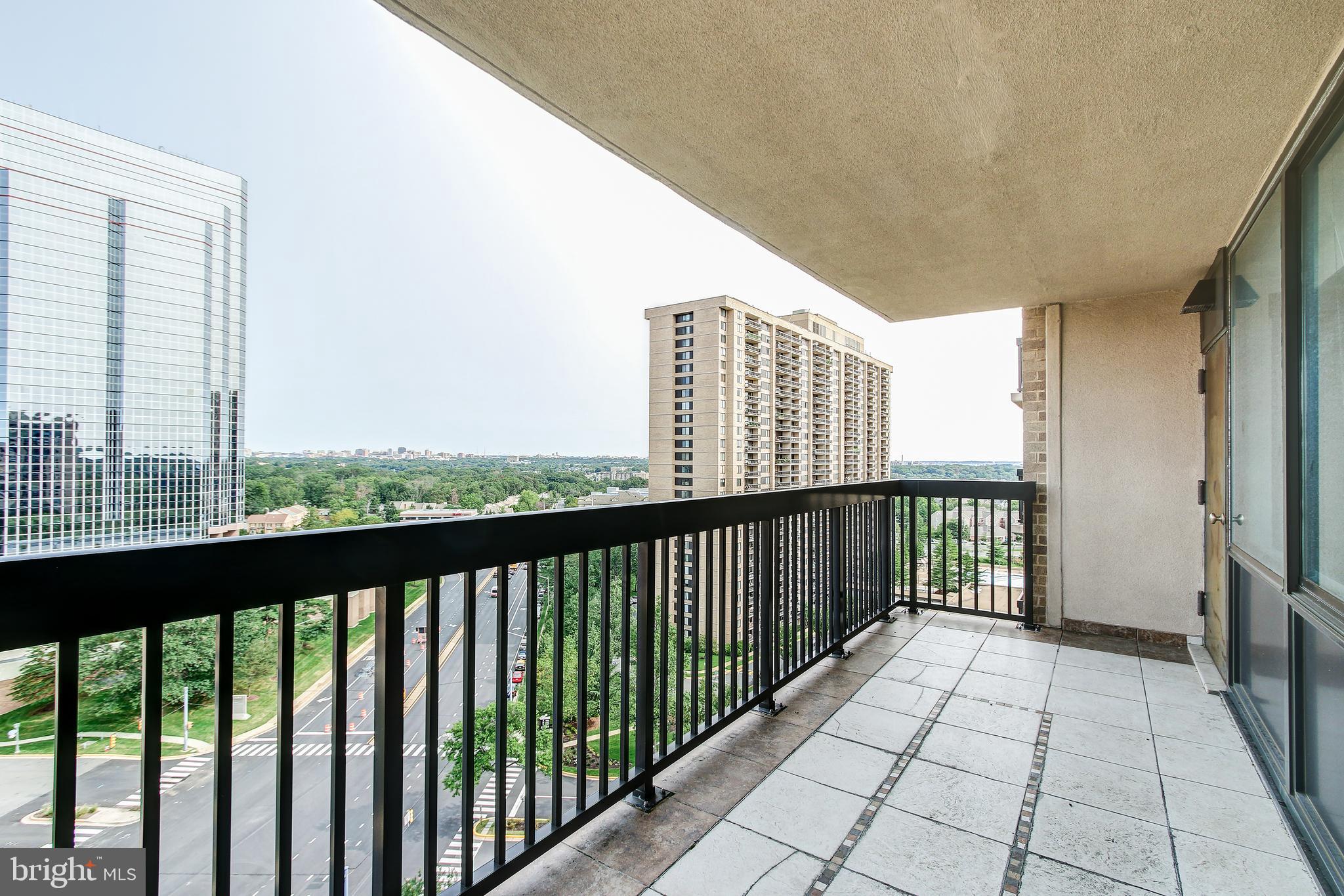 SKYLINE HOUSE - Residential