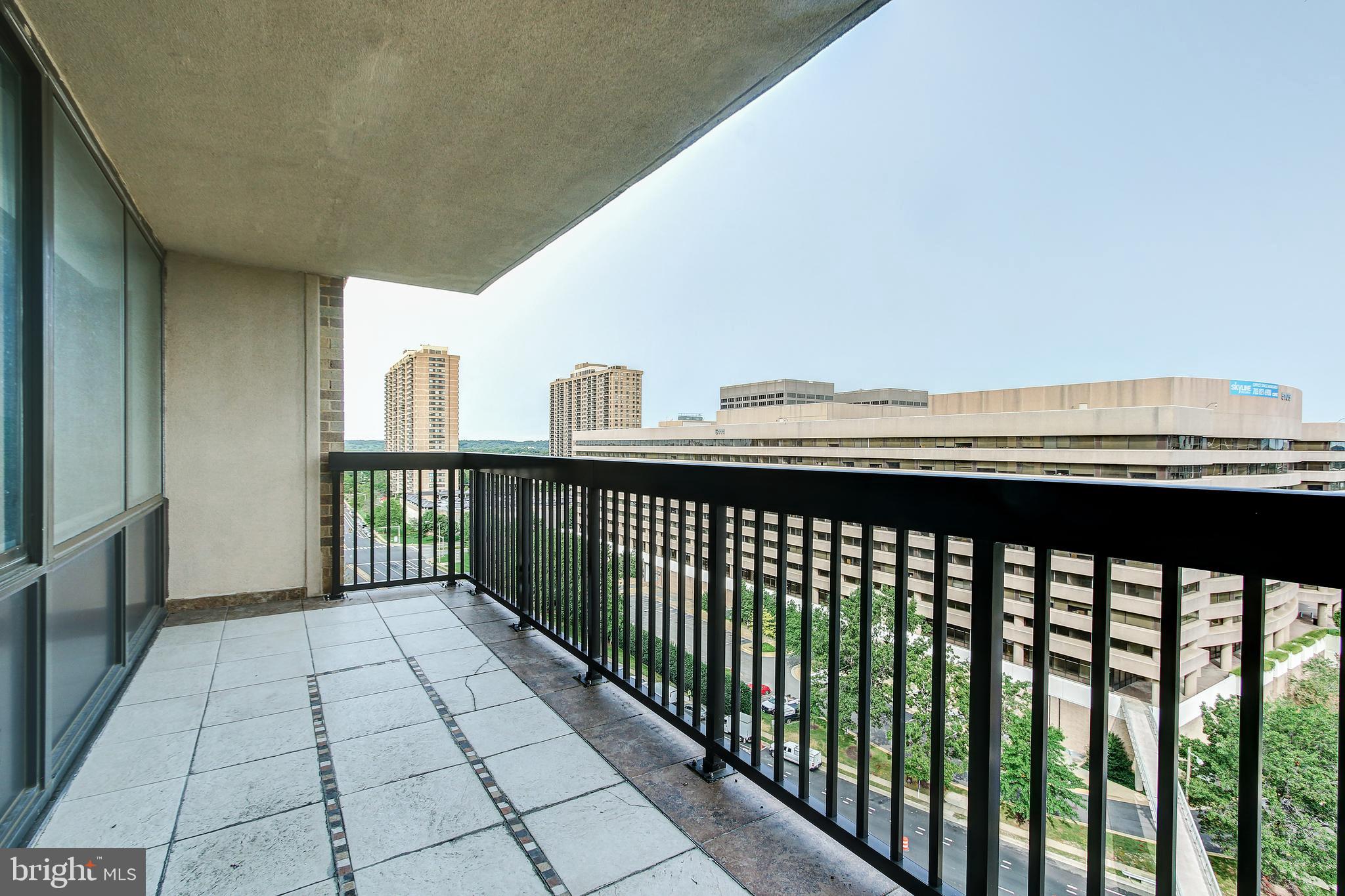 SKYLINE HOUSE - Residential