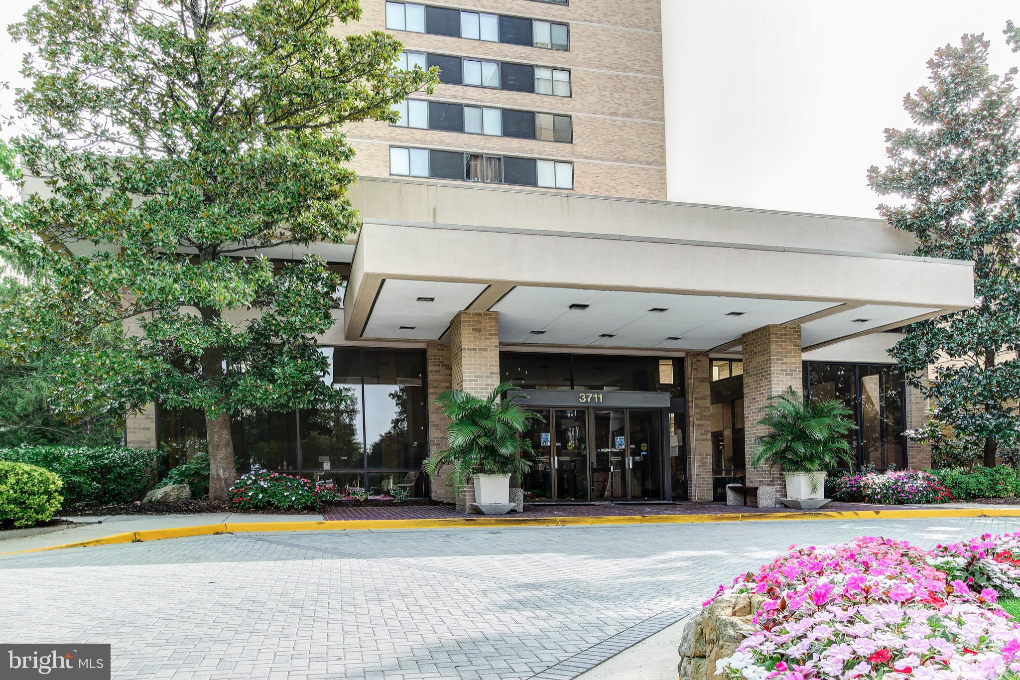 SKYLINE HOUSE - Residential