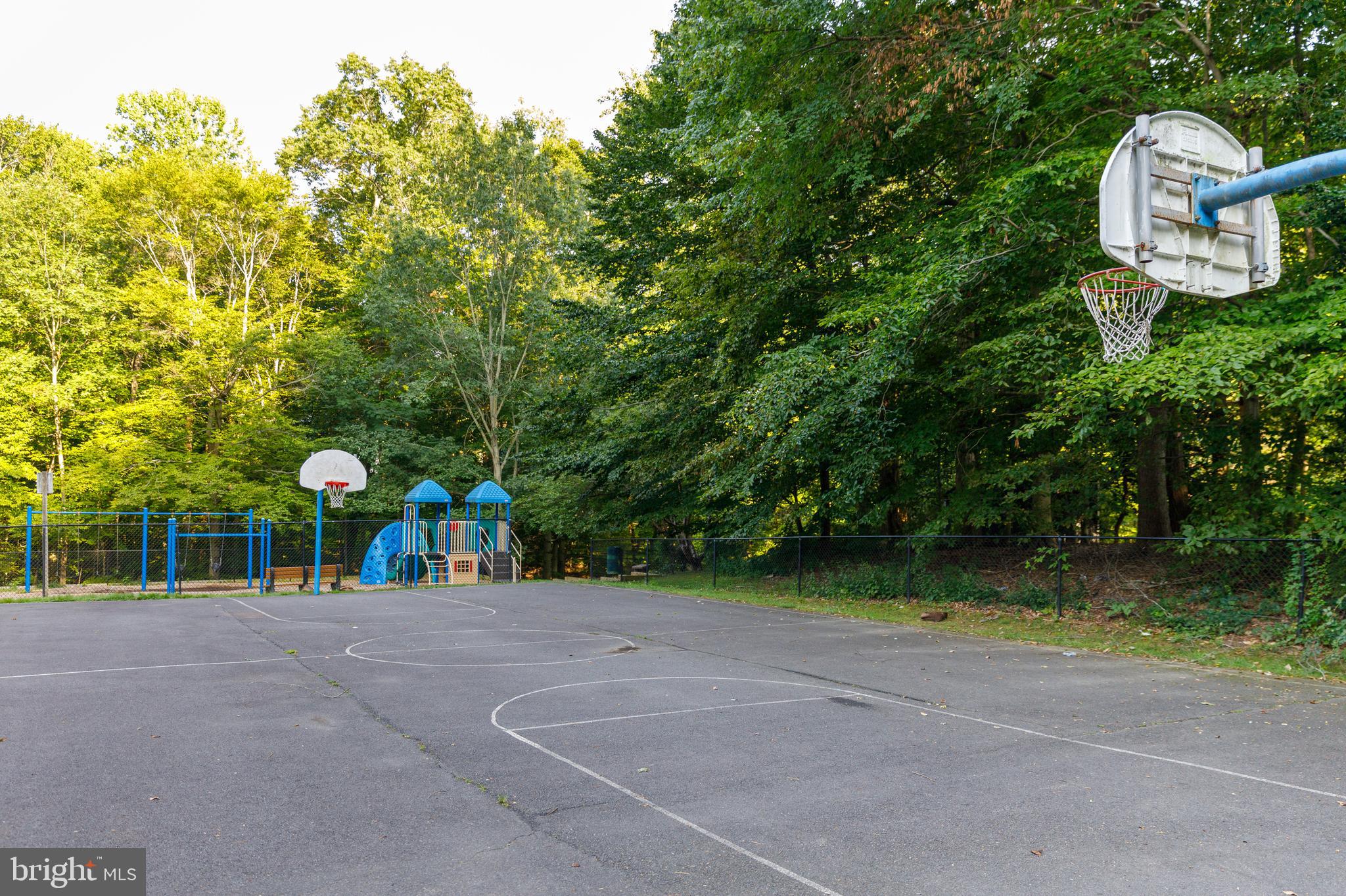 SOUTH RUN OAKS - Residential