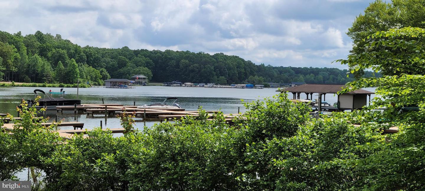 FRESHWATER ESTATES - Land