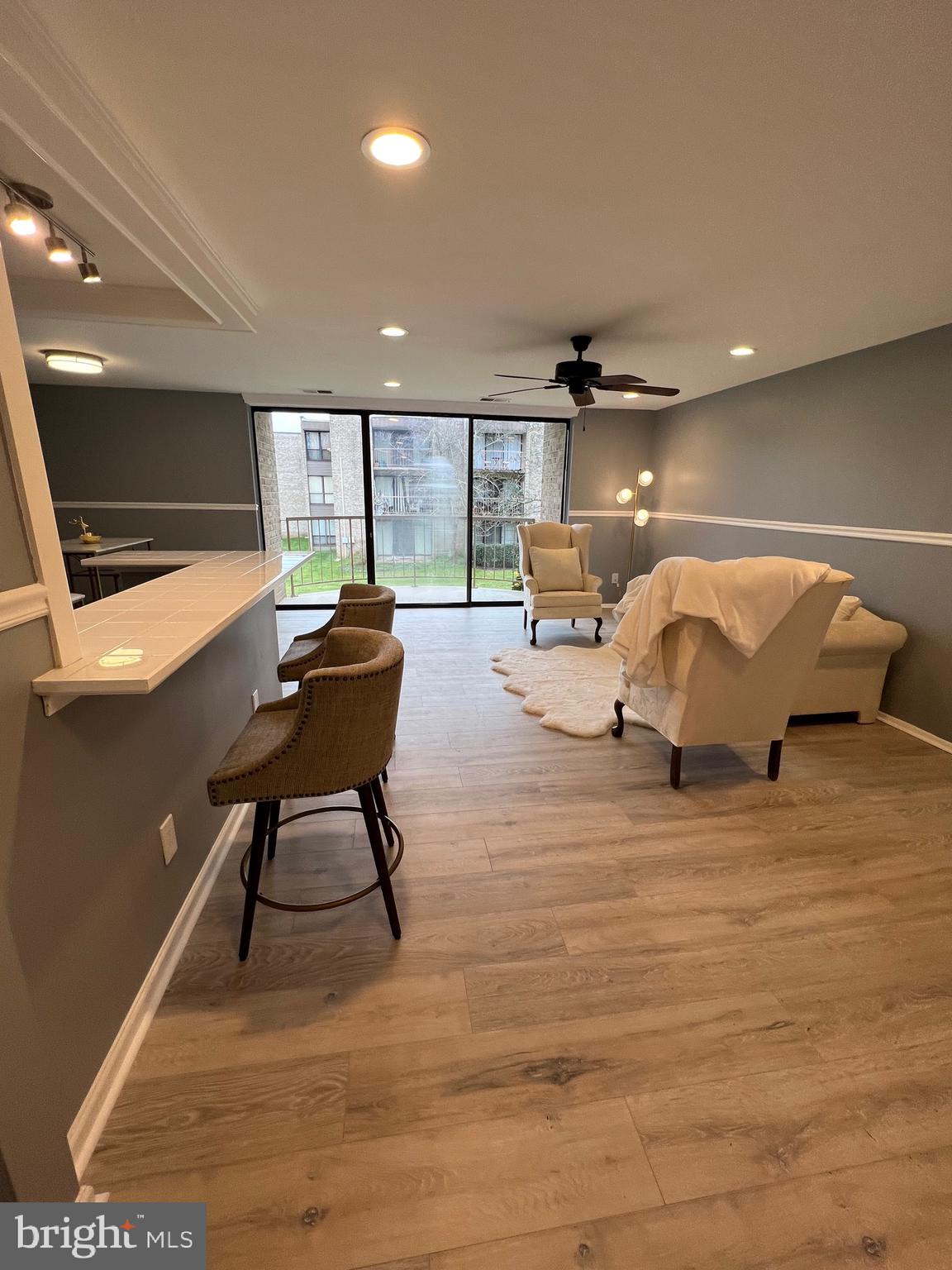 HUNTLEY SQUARE CONDOMINIUMS - Residential