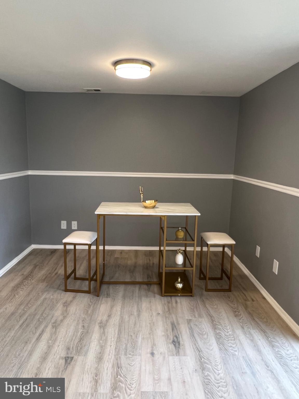 HUNTLEY SQUARE CONDOMINIUMS - Residential