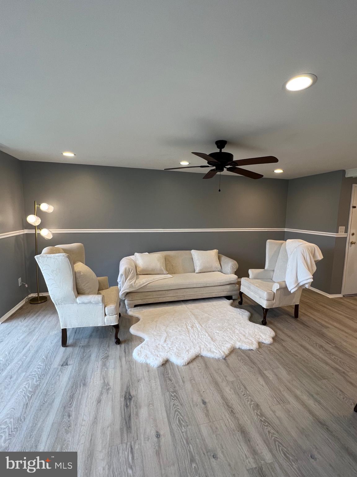 HUNTLEY SQUARE CONDOMINIUMS - Residential