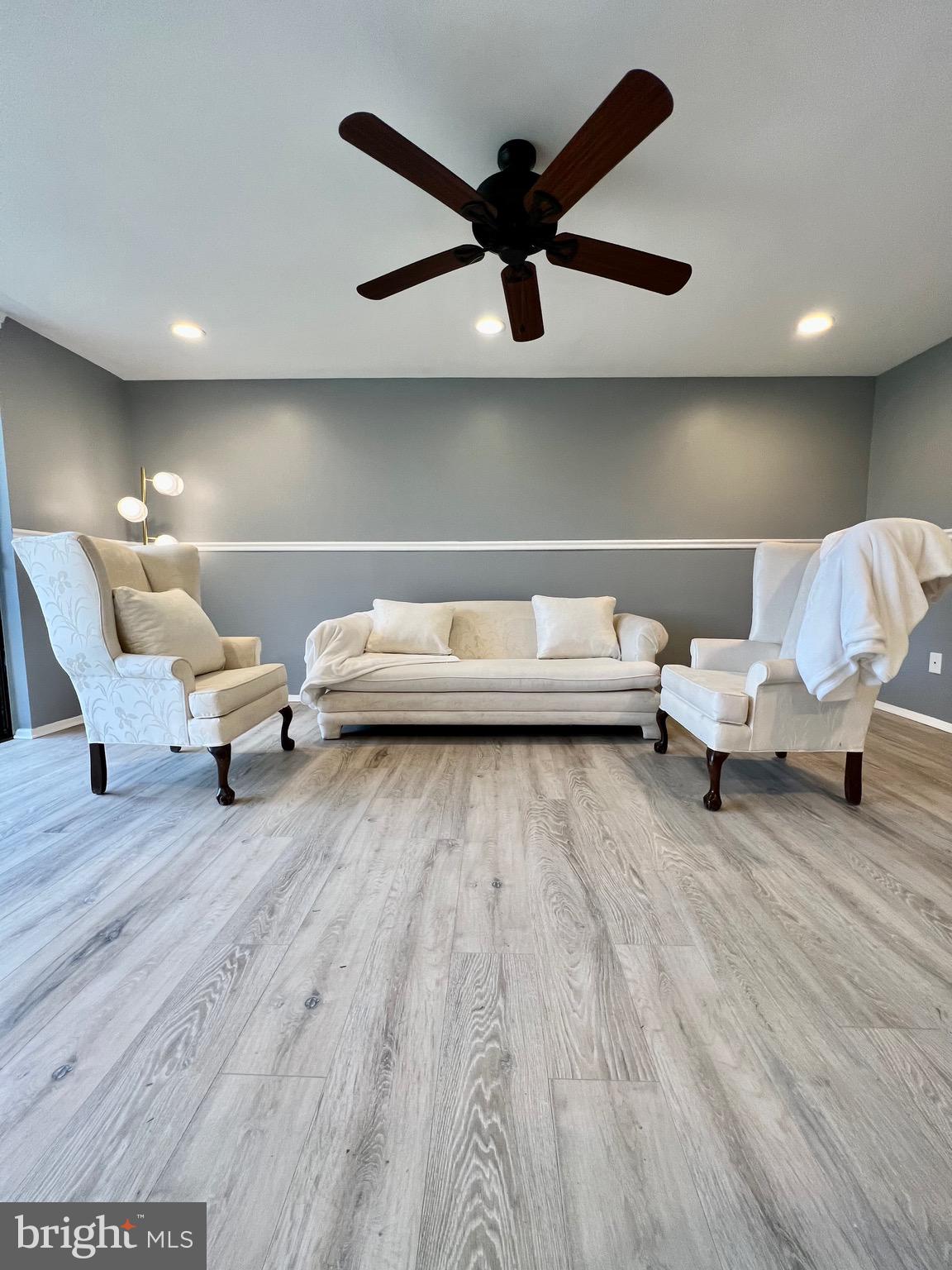 HUNTLEY SQUARE CONDOMINIUMS - Residential