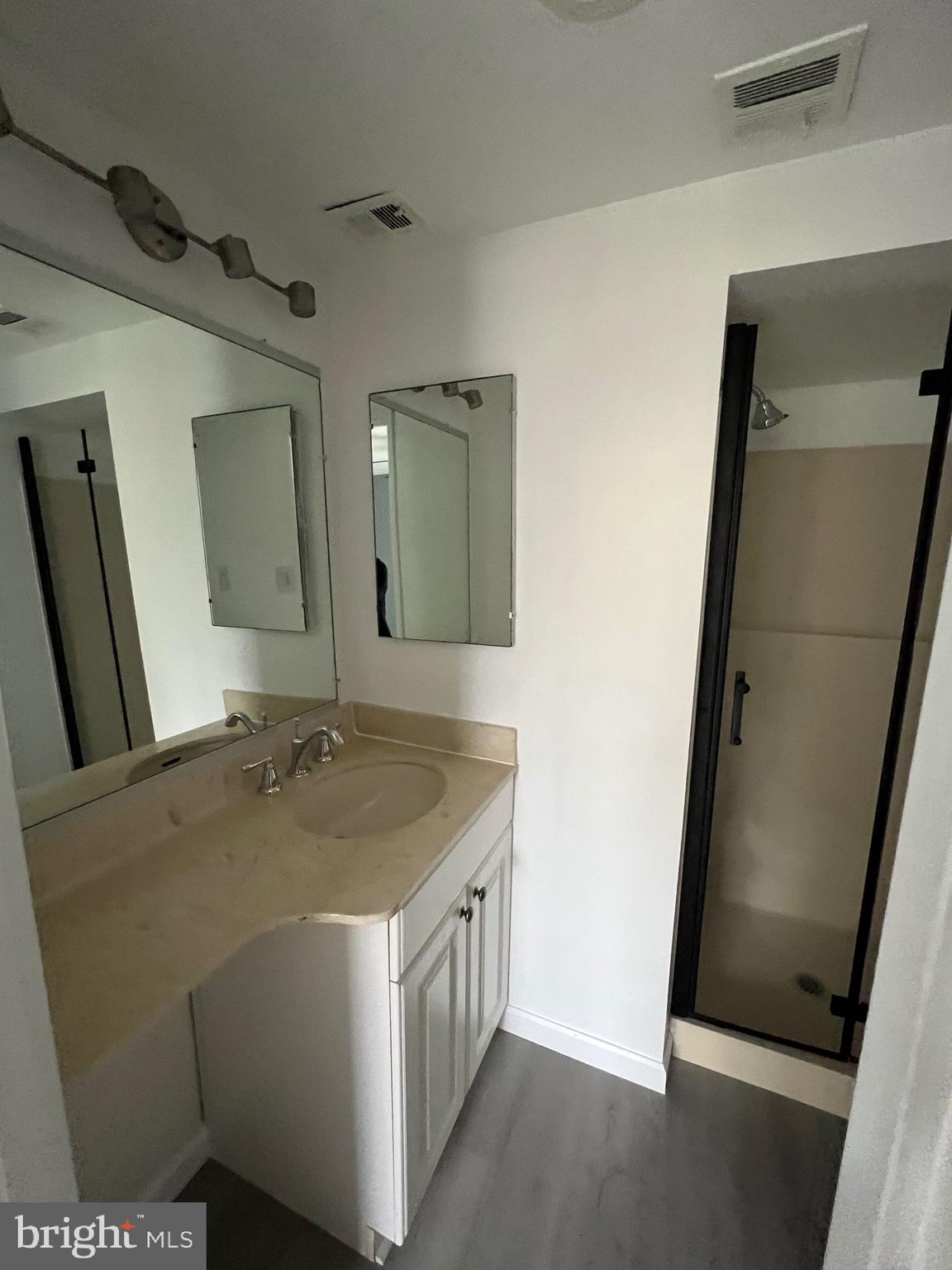 HUNTLEY SQUARE CONDOMINIUMS - Residential