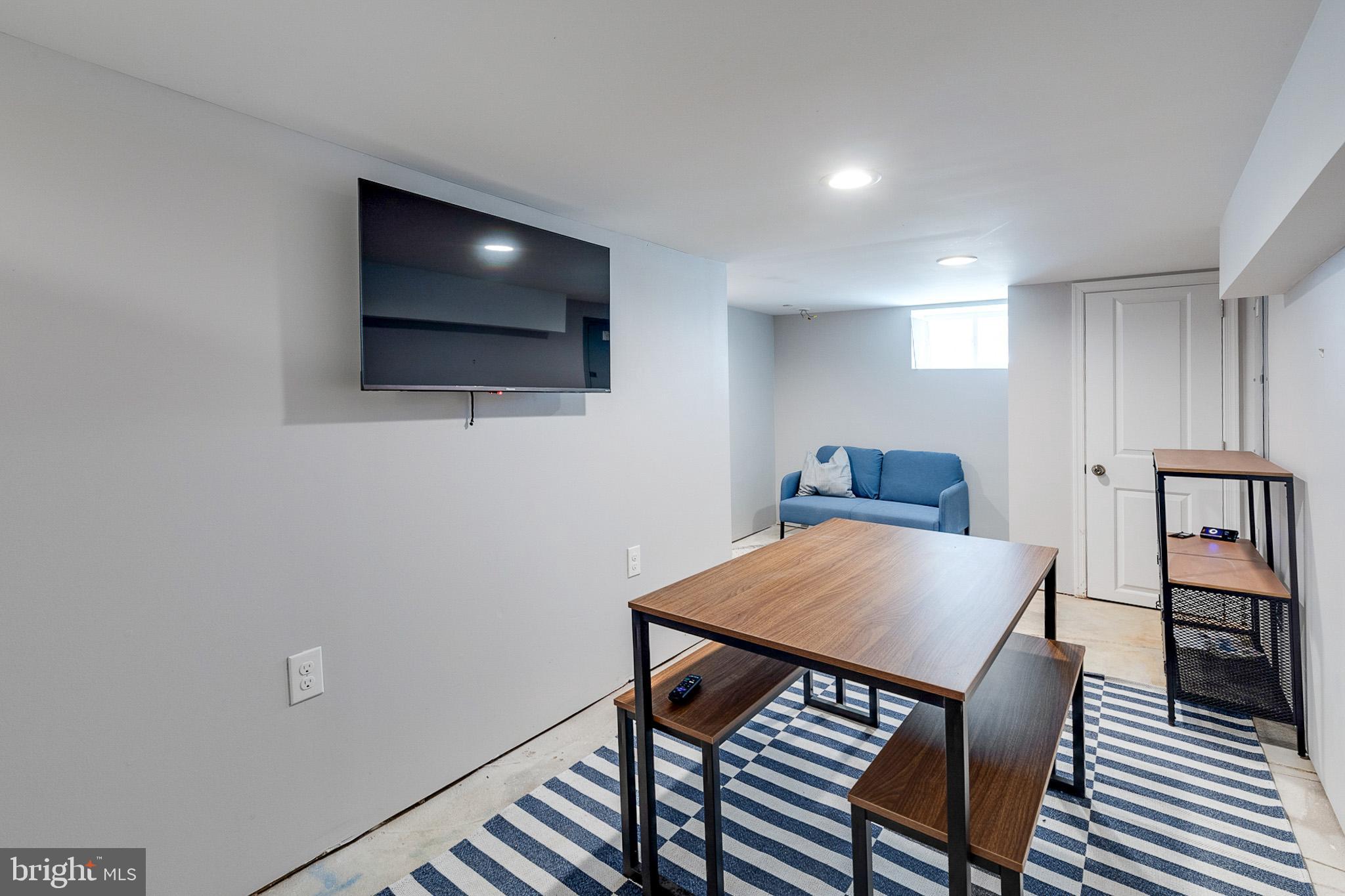 FAIRMOUNT - Residential Lease