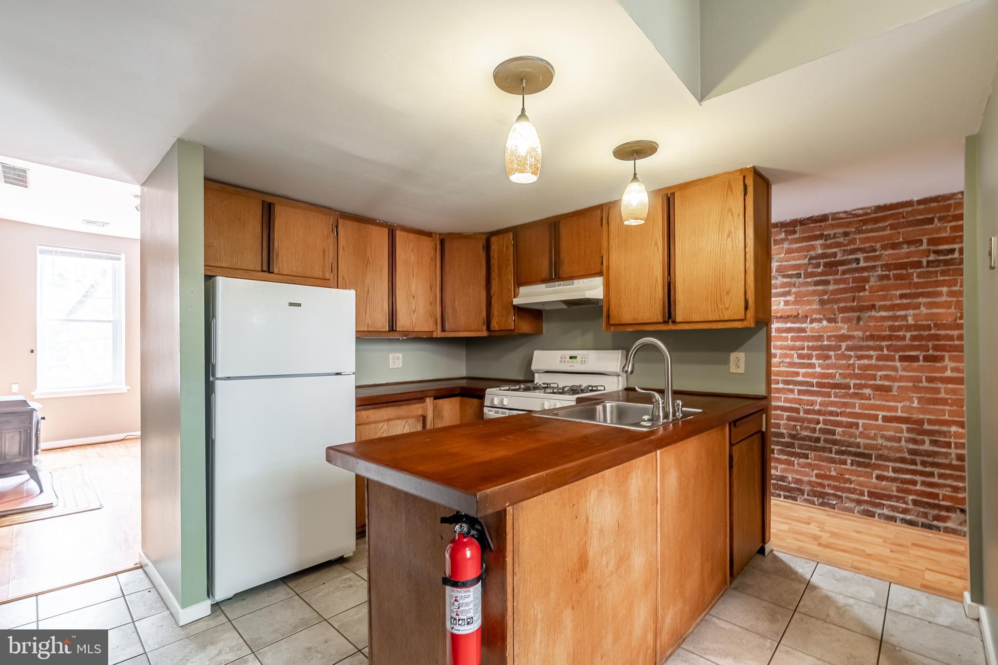 QUEEN VILLAGE - Residential