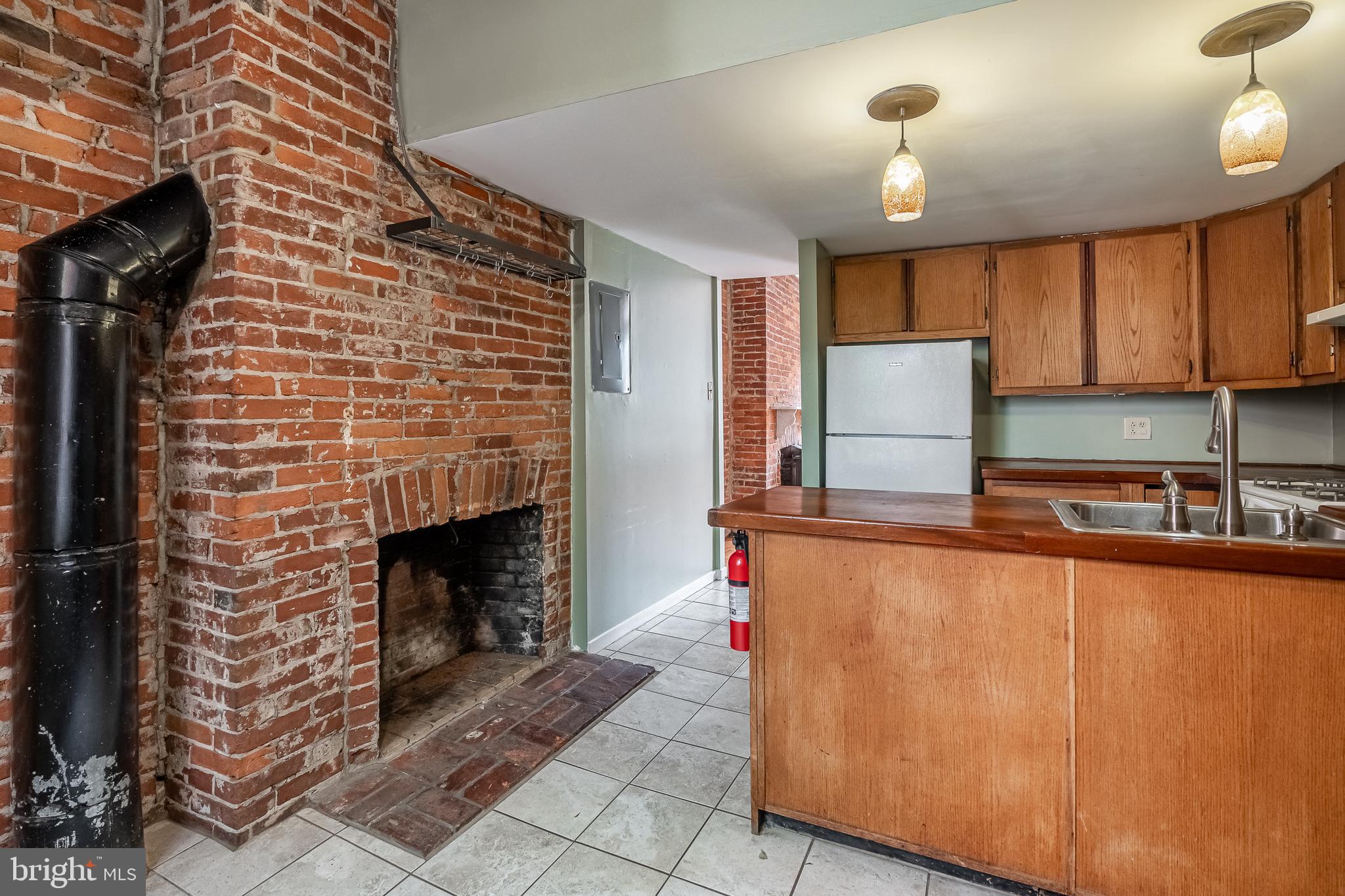 QUEEN VILLAGE - Residential