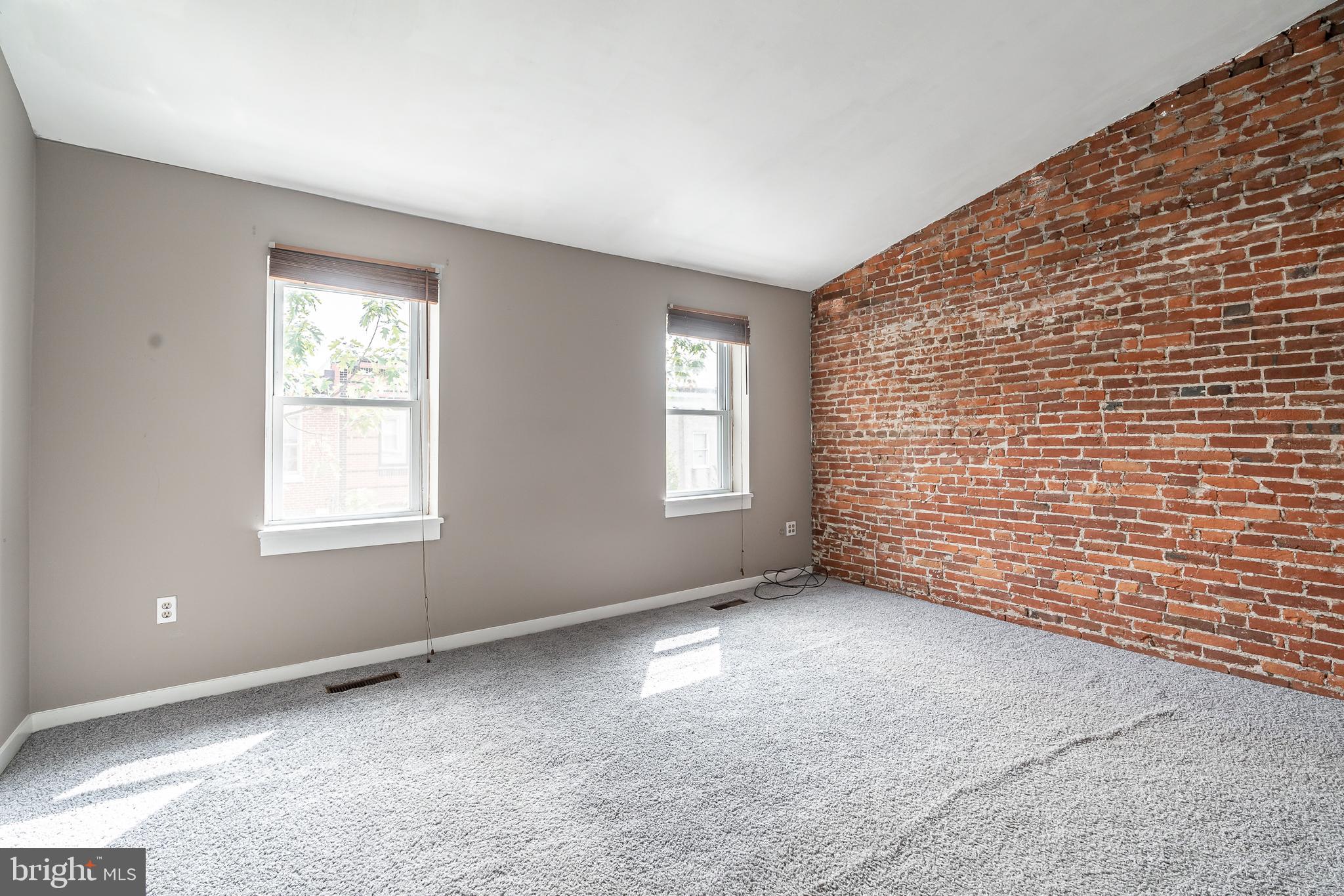 QUEEN VILLAGE - Residential