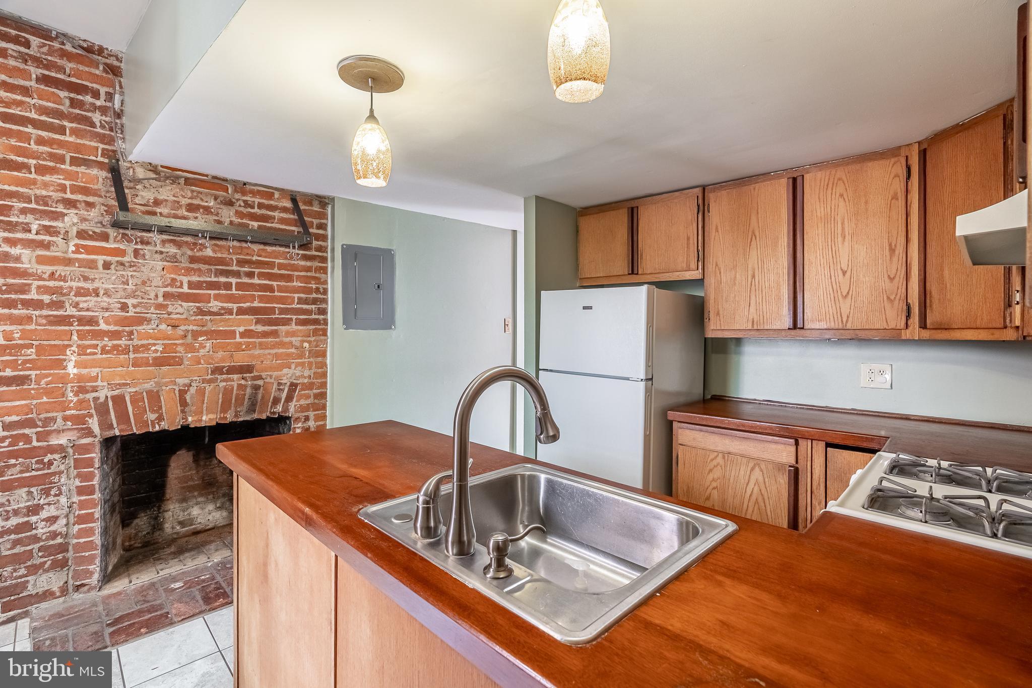 QUEEN VILLAGE - Residential