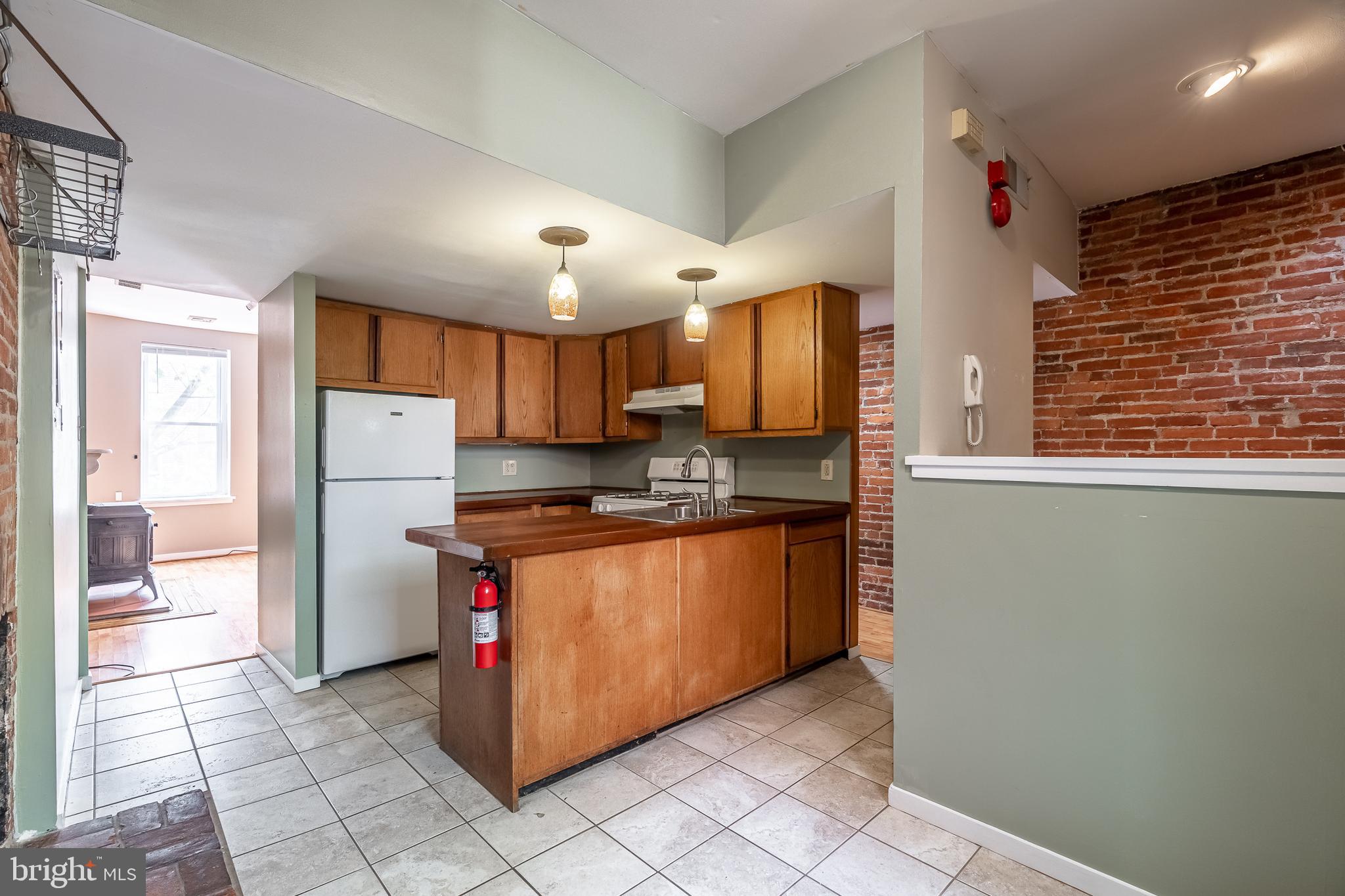 QUEEN VILLAGE - Residential