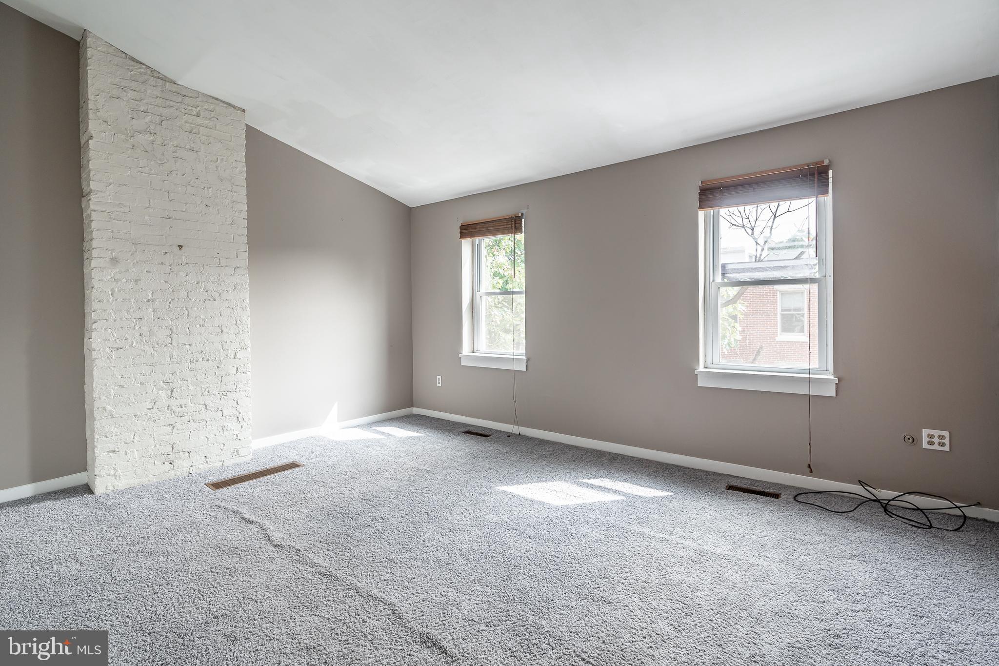 QUEEN VILLAGE - Residential