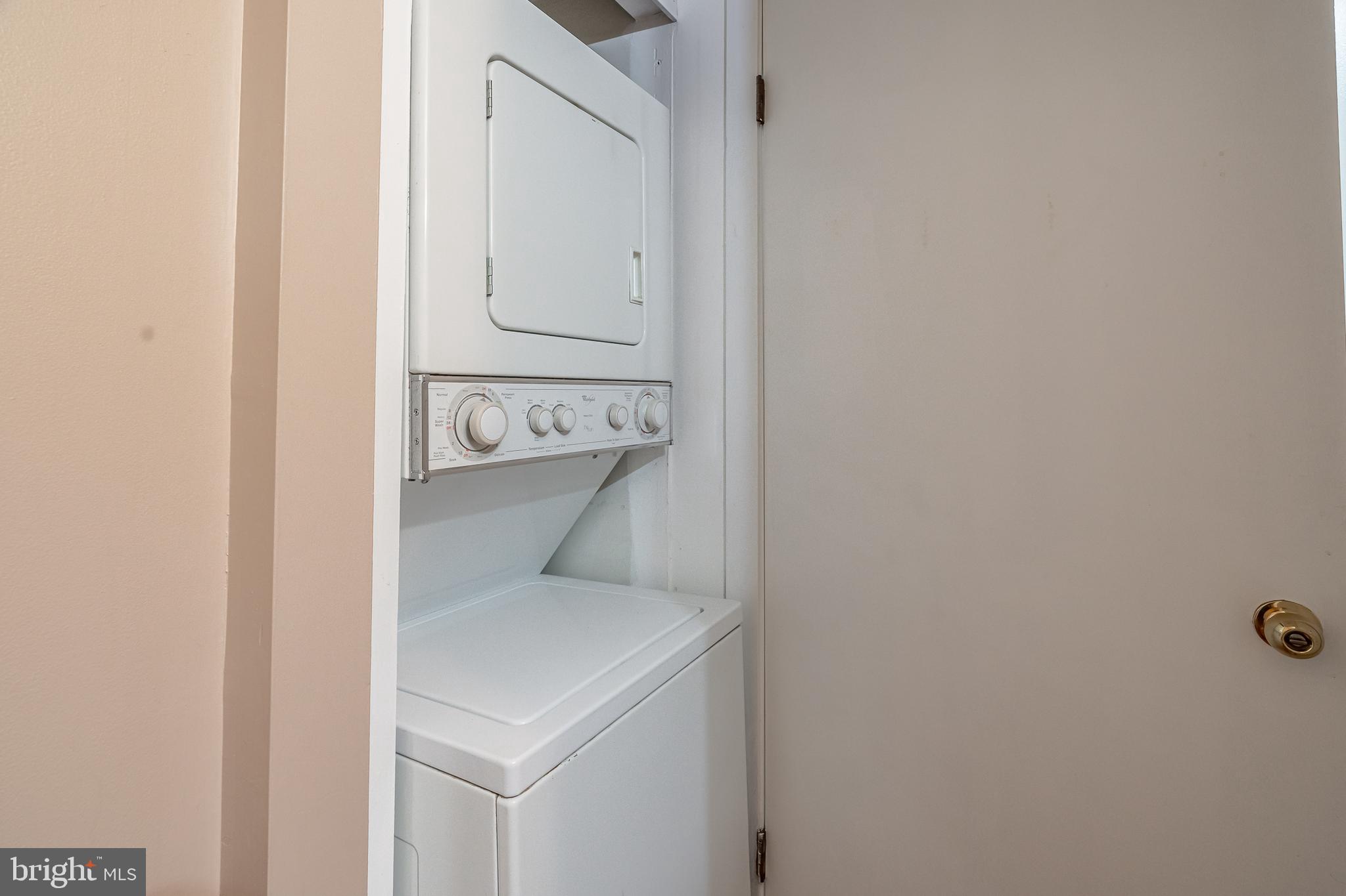 QUEEN VILLAGE - Residential