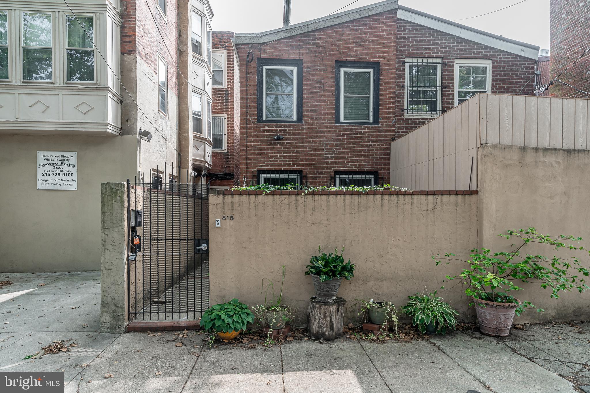 QUEEN VILLAGE - Residential