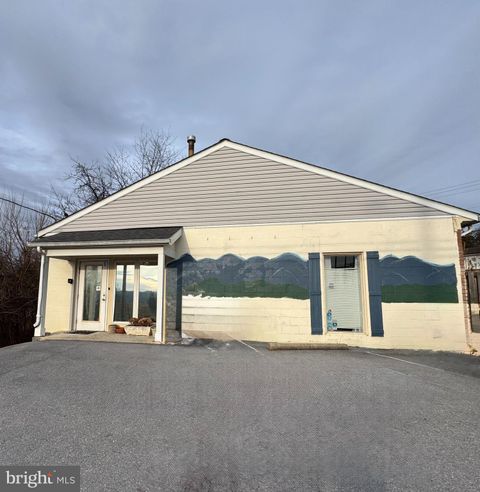 Photo of 606 Massanutten Ave, FRONT ROYAL, VA 22630 (MLS # VAWR2013112)