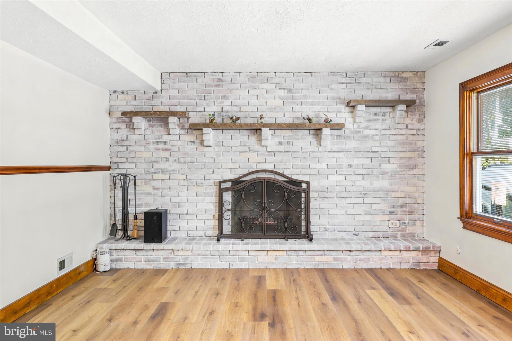 STURBRIDGE - Residential