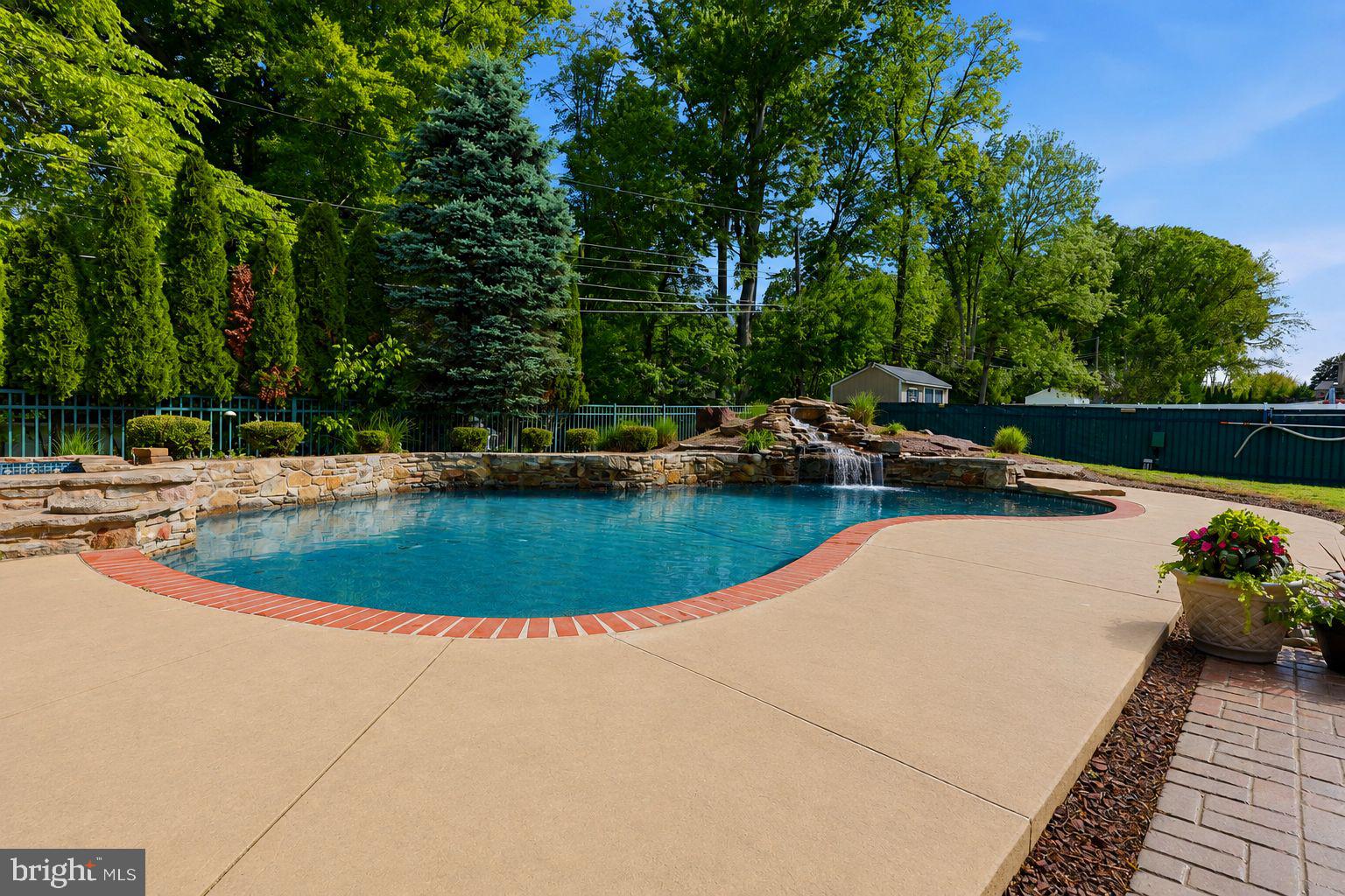 STURBRIDGE - Residential