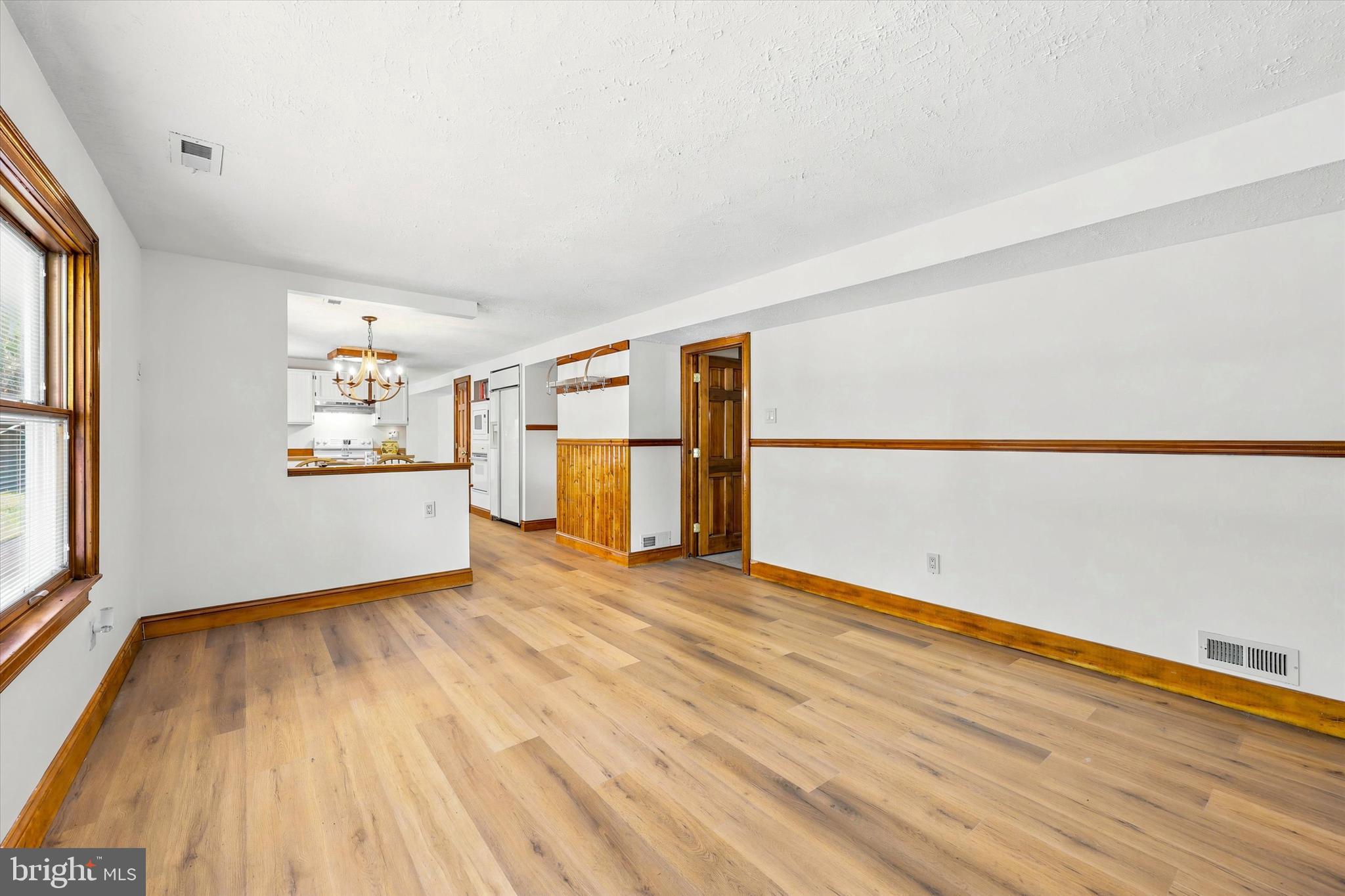 STURBRIDGE - Residential